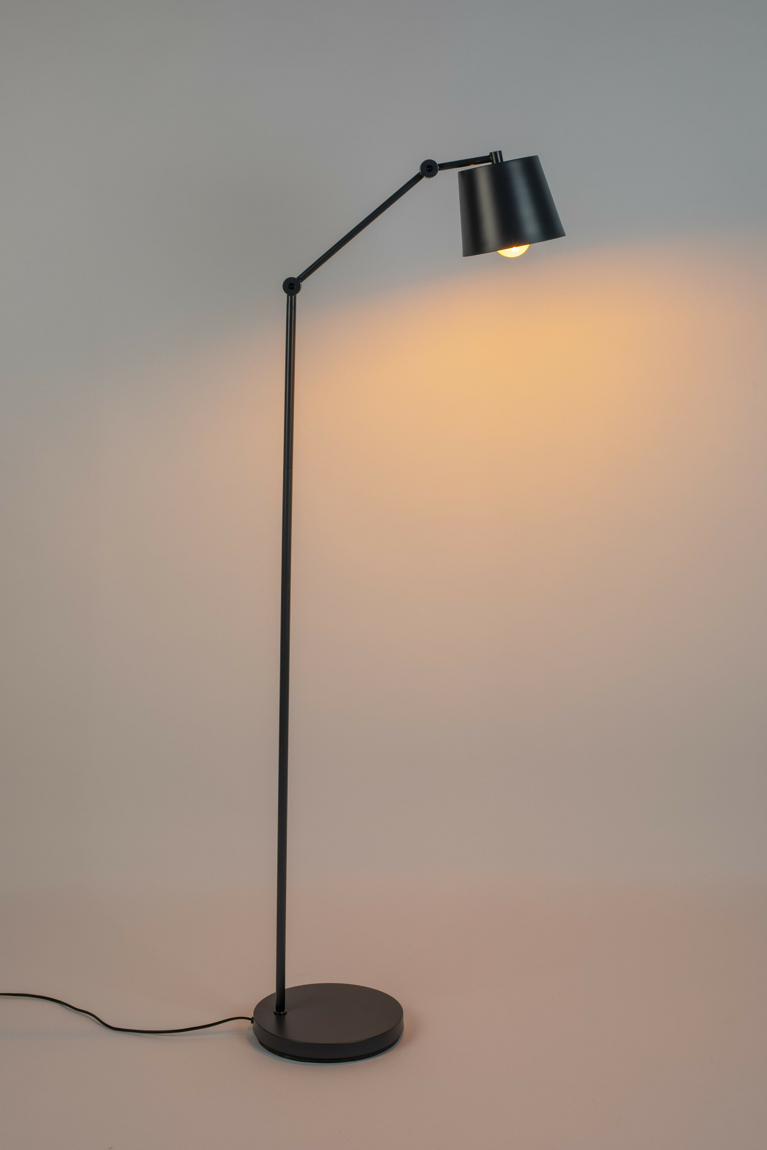 ZILT Vloerlamp 'Bret' 124cm hoog, kleur Zwart