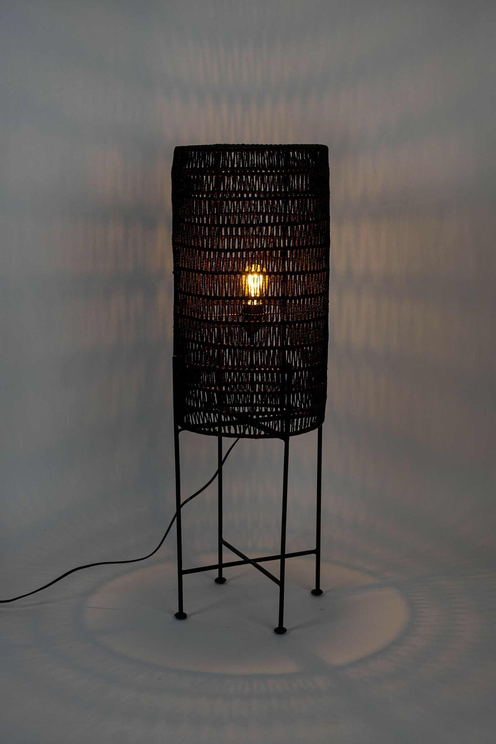 Dutchbone Vloerlamp 'Kari' Jute, kleur Zwart