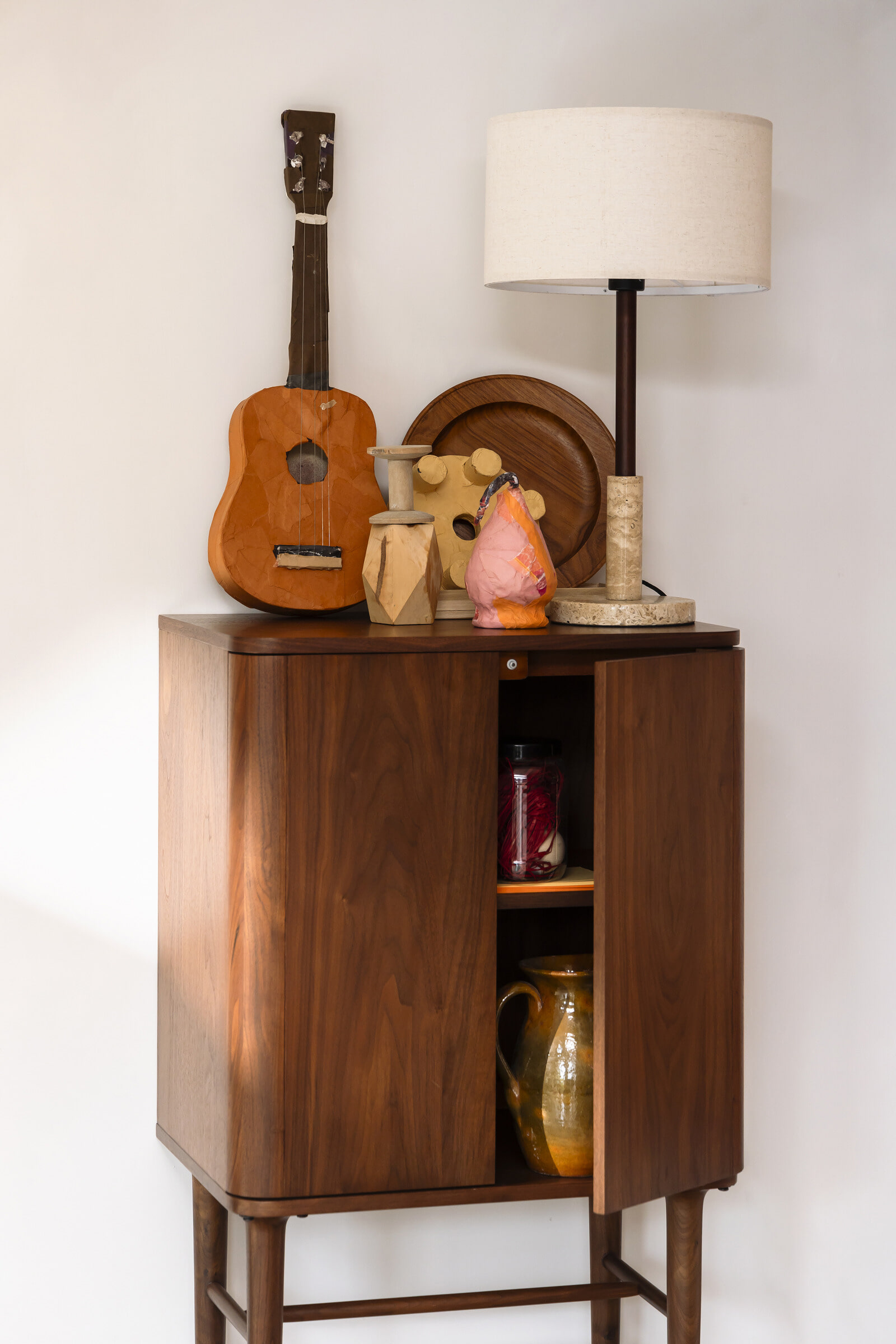Dutchbone Tafellamp 'Jackson' Travertin en hout, 61cm hoog