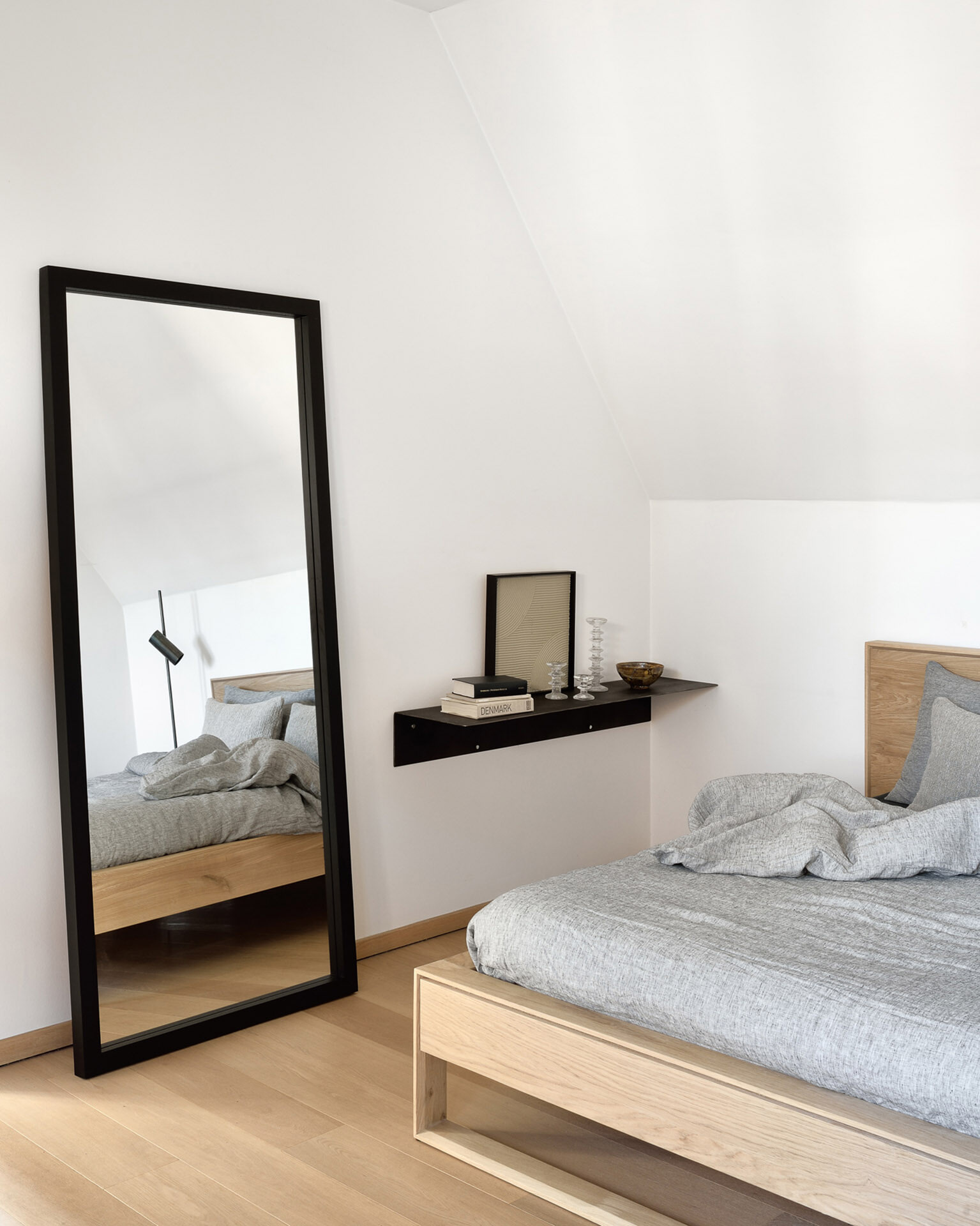 Ethnicraft Spiegel 'Light Frame' Eikenhout, 200 x 90cm, kleur Zwart