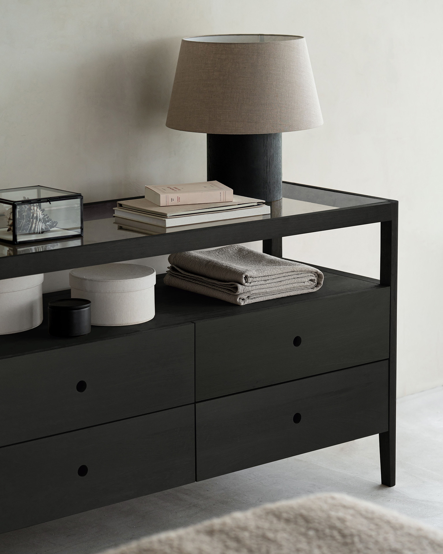 Ethnicraft Dressoir 'Spindle' Gevernist Eikenhout, 150cm, kleur Zwart