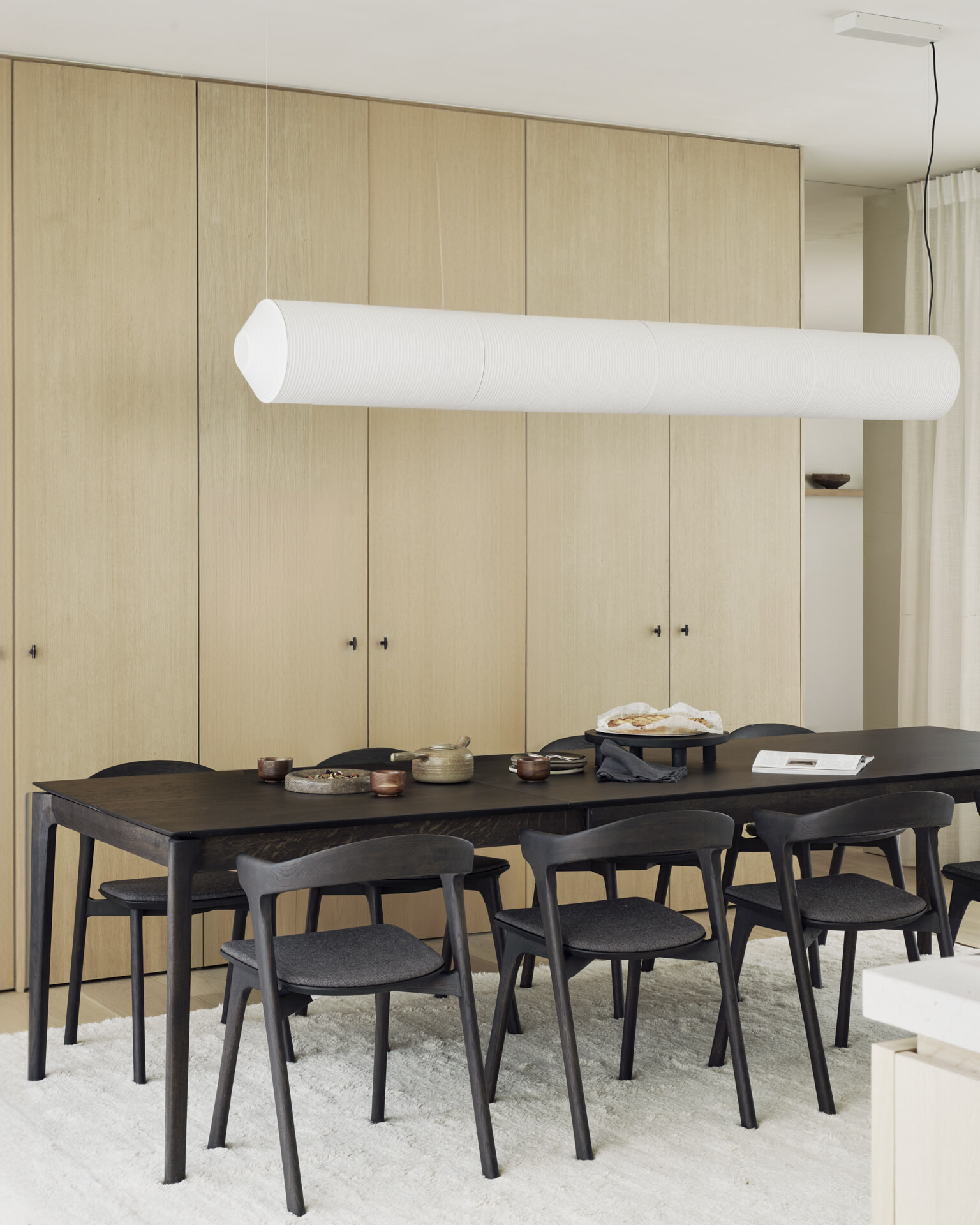 Ethnicraft Uitschuifbare Eettafel 'Bok' Gevernist Eikenhout, 180/280 x 100cm, kleur Bruin