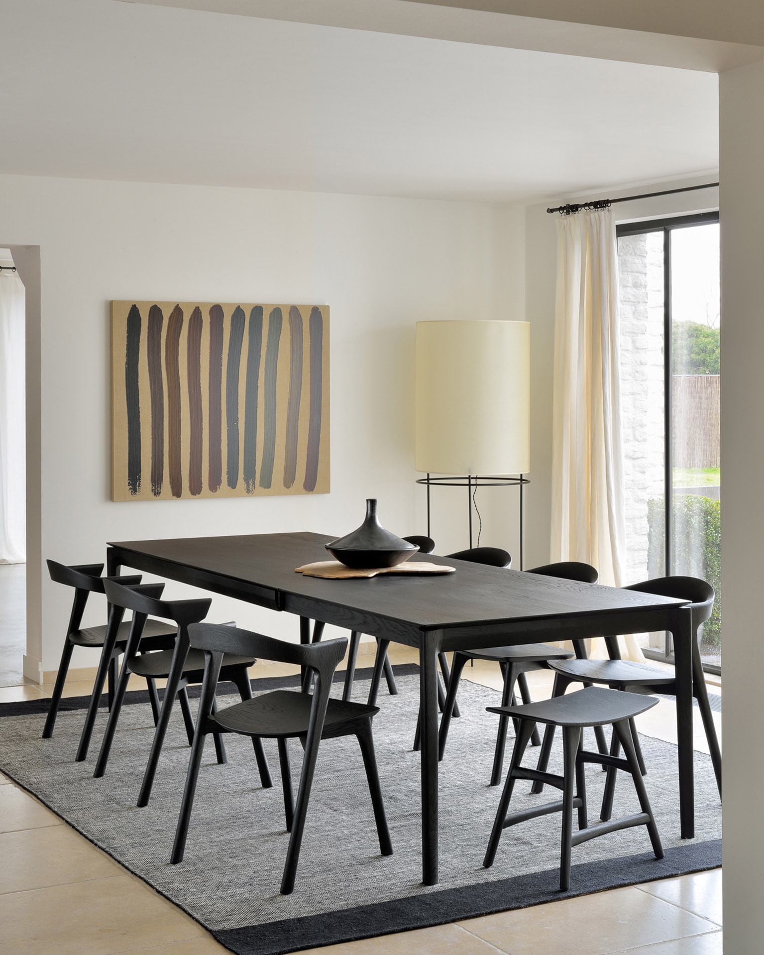 Ethnicraft Uitschuifbare Eettafel 'Bok' Gevernist Eikenhout, 200/300 x 100cm, kleur Zwart