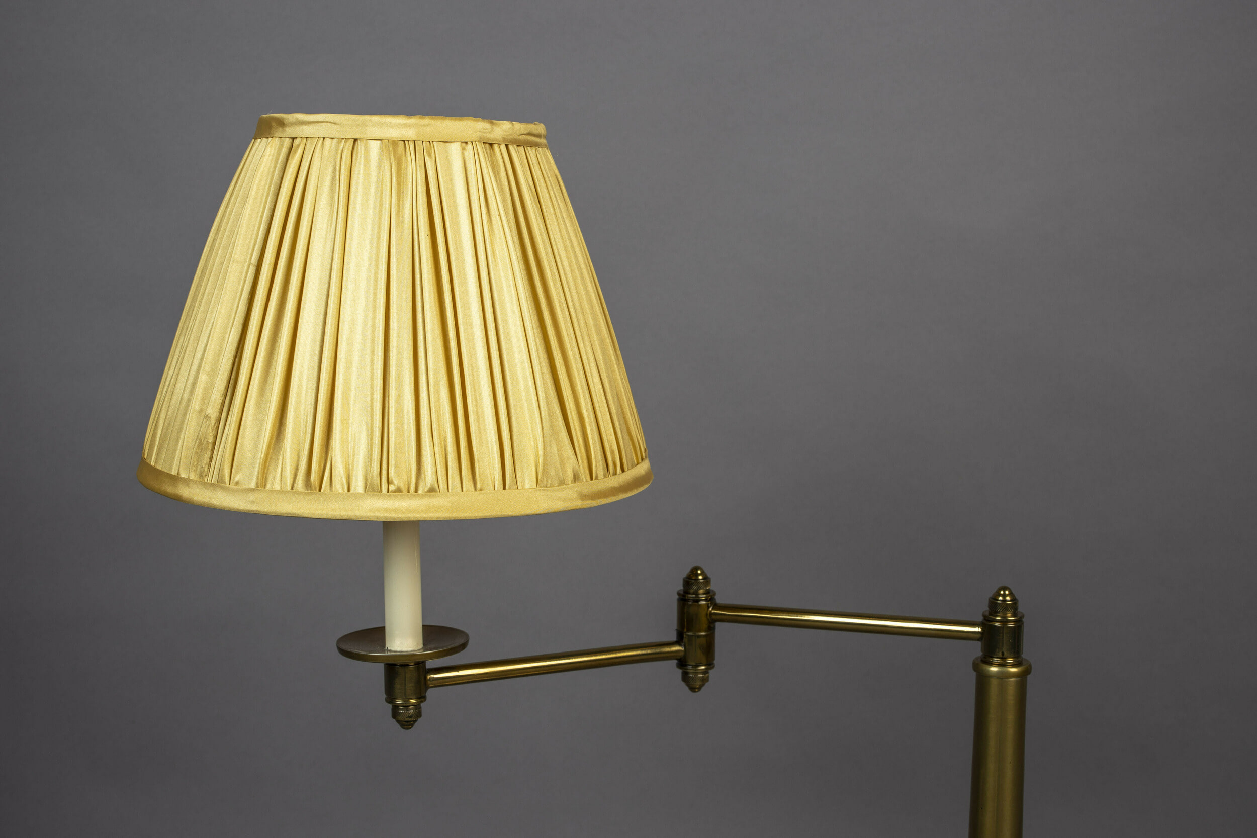 Dutchbone Tafellamp 'The Allis' 64cm hoog, Brass