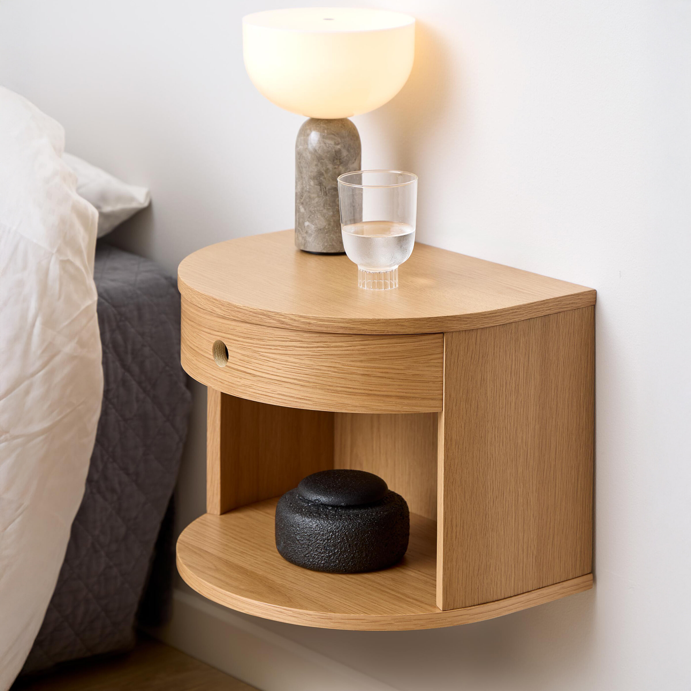 Bendt Zwevend Halfrond Nachtkastje 'Seula' Eikenfineer, Met 1 lade