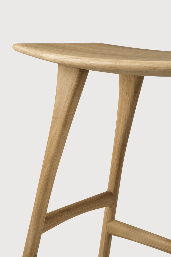 Ethnicraft Barkruk 'Osso' Geolied Eikenhout, kleur Naturel (zithoogte 65cm)