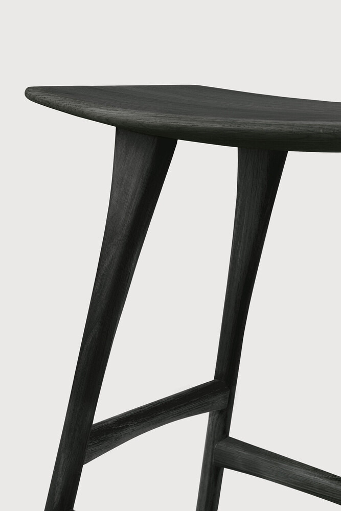 Ethnicraft Barkruk 'Osso' Gevernist Eikenhout, kleur Zwart (zithoogte 65cm)