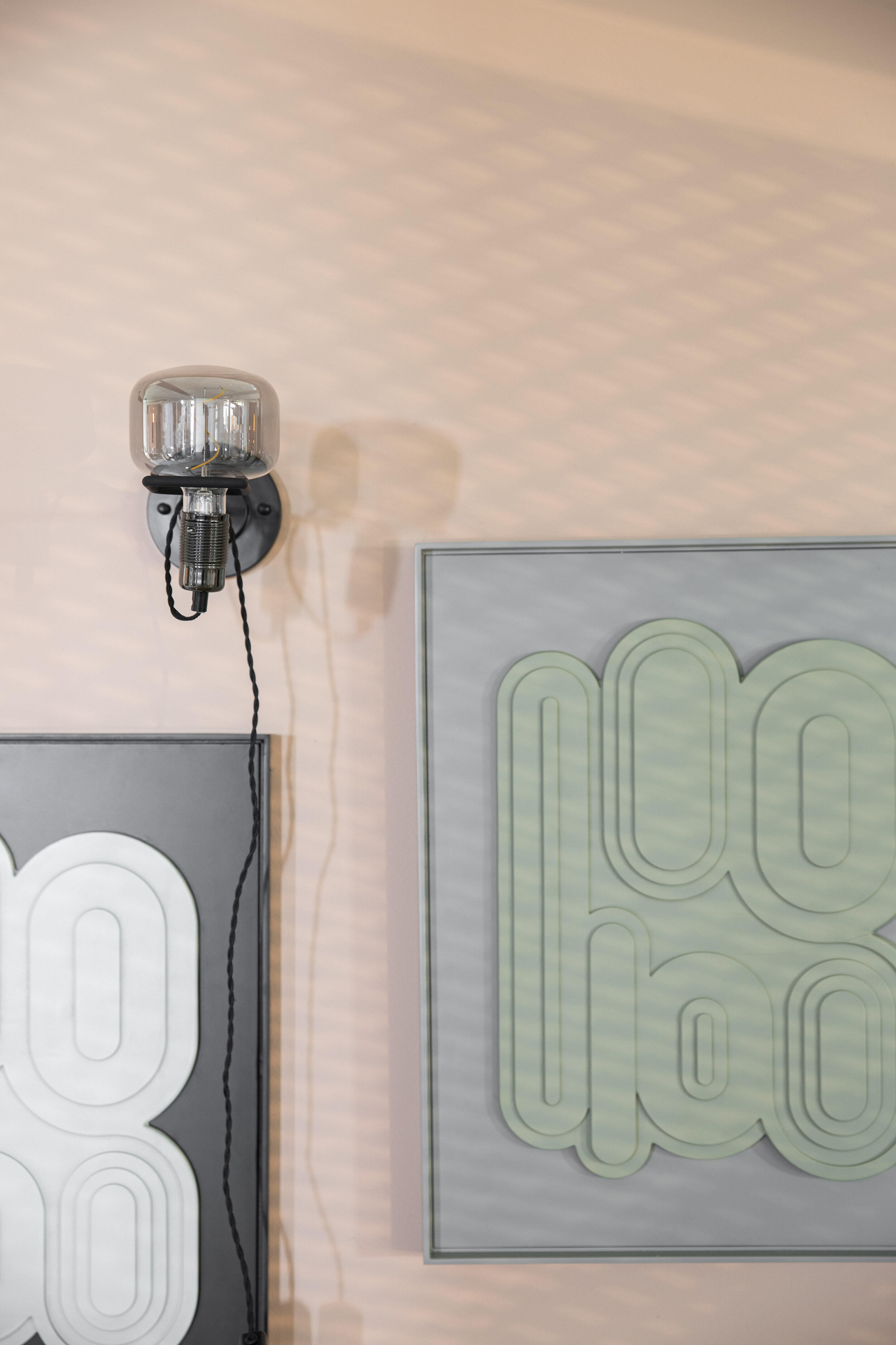 Zuiver Wandlamp 'Hazy' kleur Zwart