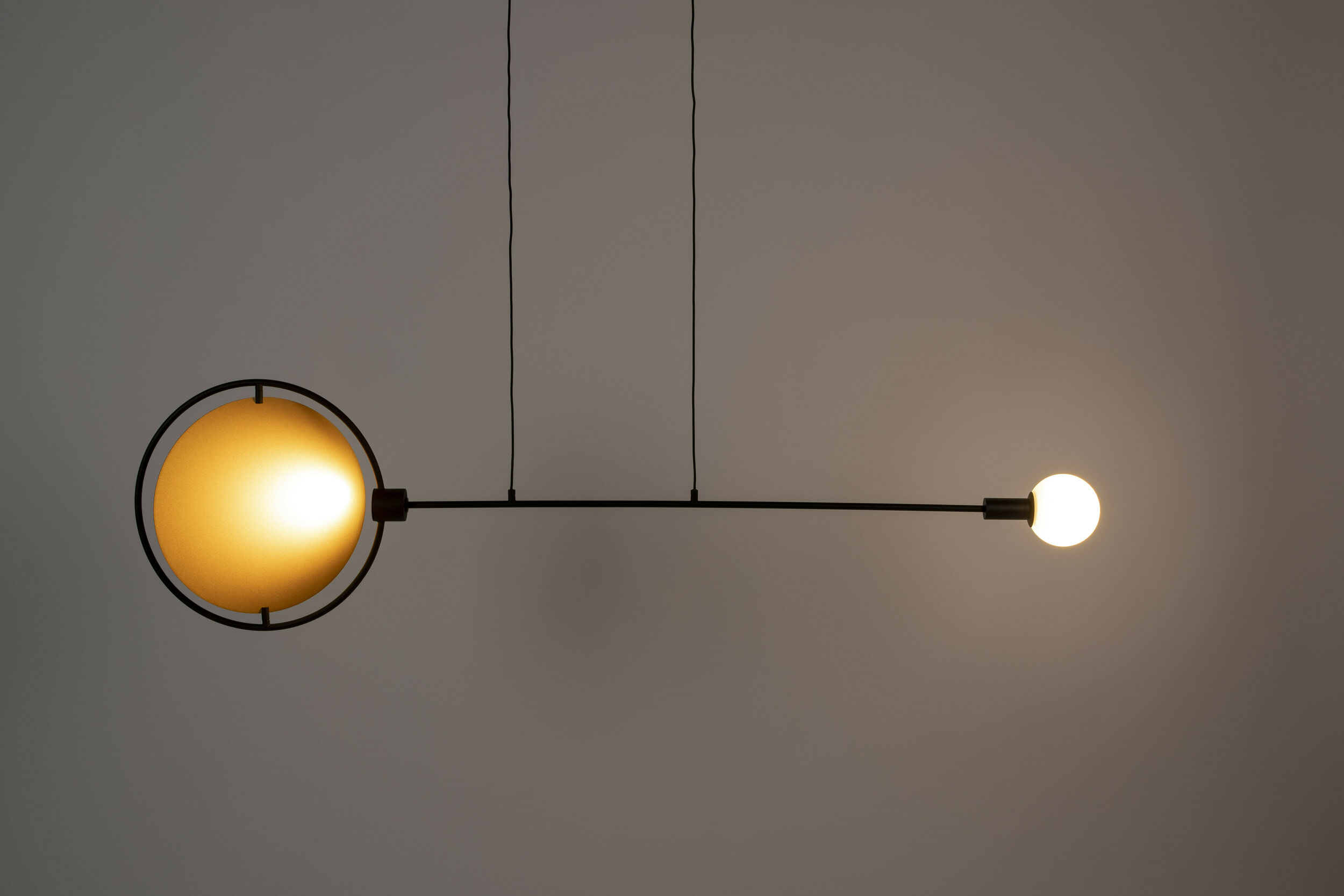 Zuiver Hanglamp 'Sirius' 133cm breed, kleur Zwart/Goud