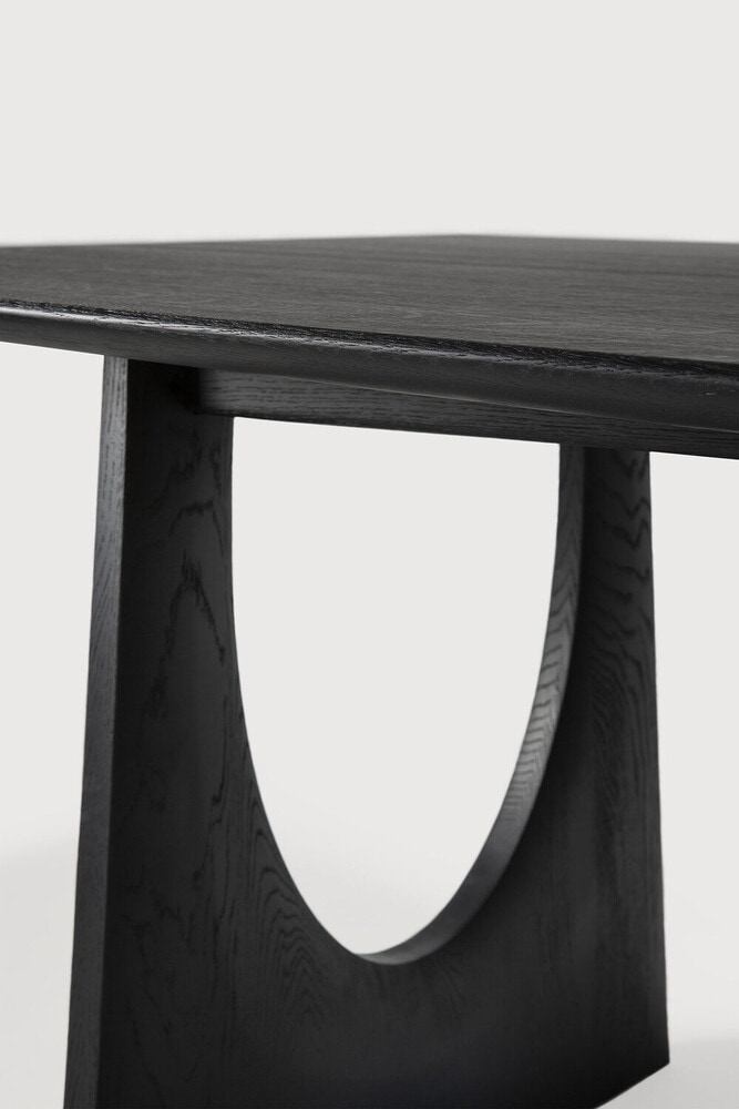 Ethnicraft Eettafel 'Geometric' Gevernist Eikenhout, 250 x 100cm, kleur Zwart