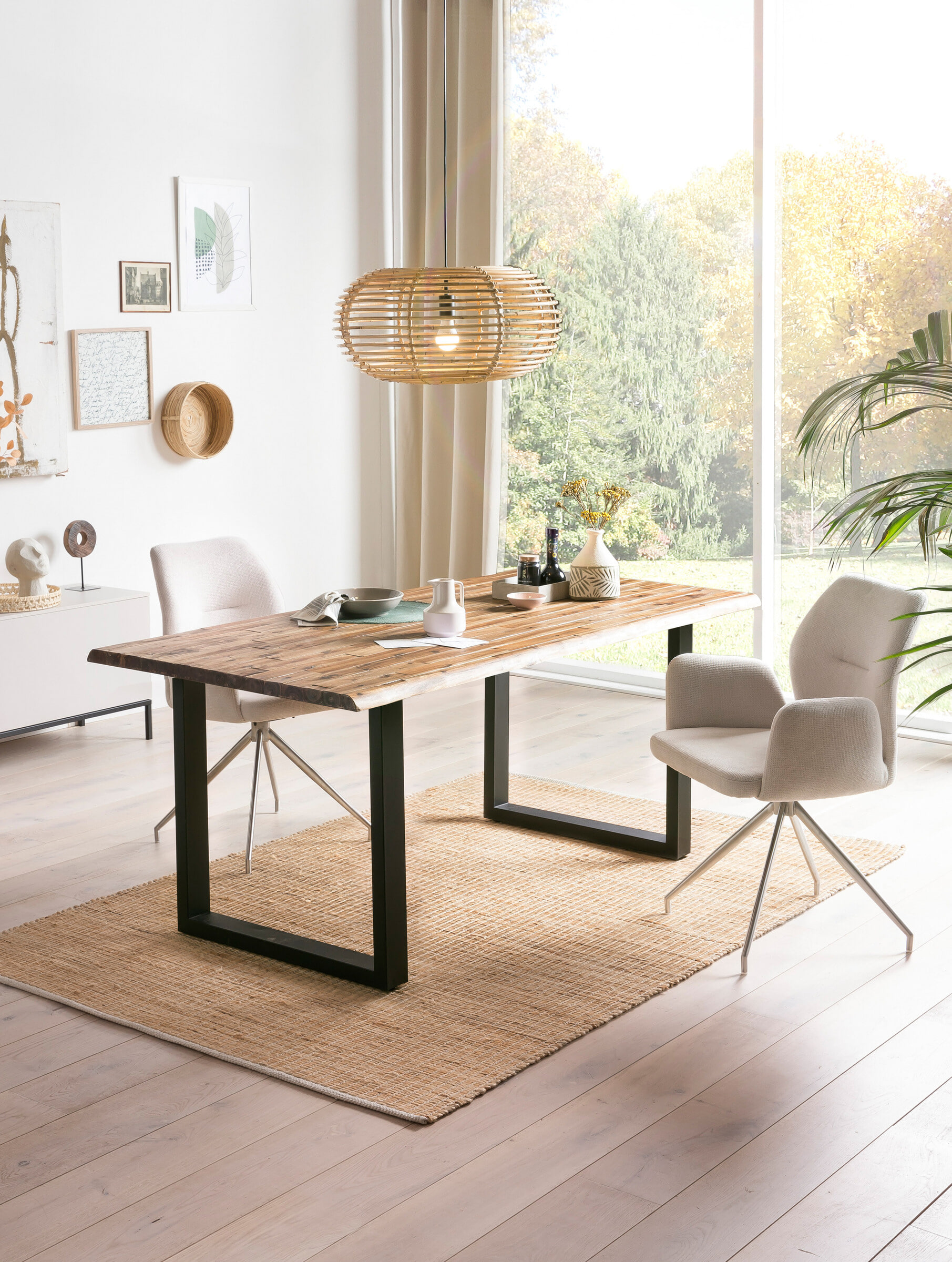 Artistiq Eettafel 'Radhika' Acaciahout en metaal, 160 x 90cm, kleur Zwart