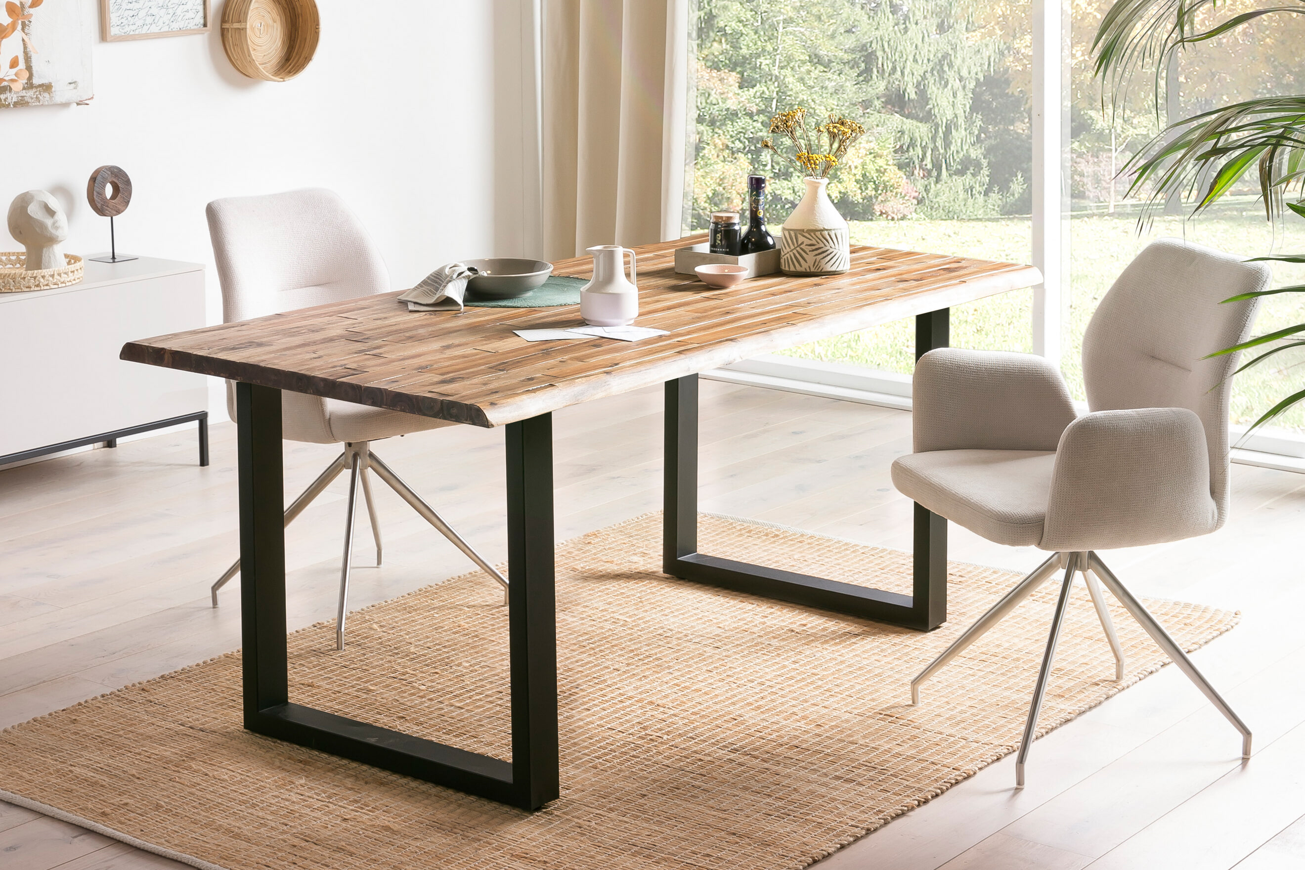 Artistiq Eettafel 'Radhika' Acaciahout en metaal, 160 x 90cm, kleur Zwart