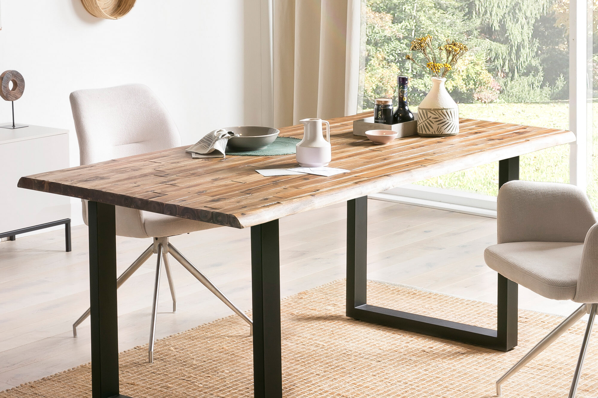 Artistiq Eettafel 'Radhika' Acaciahout en metaal, 160 x 90cm, kleur Zwart