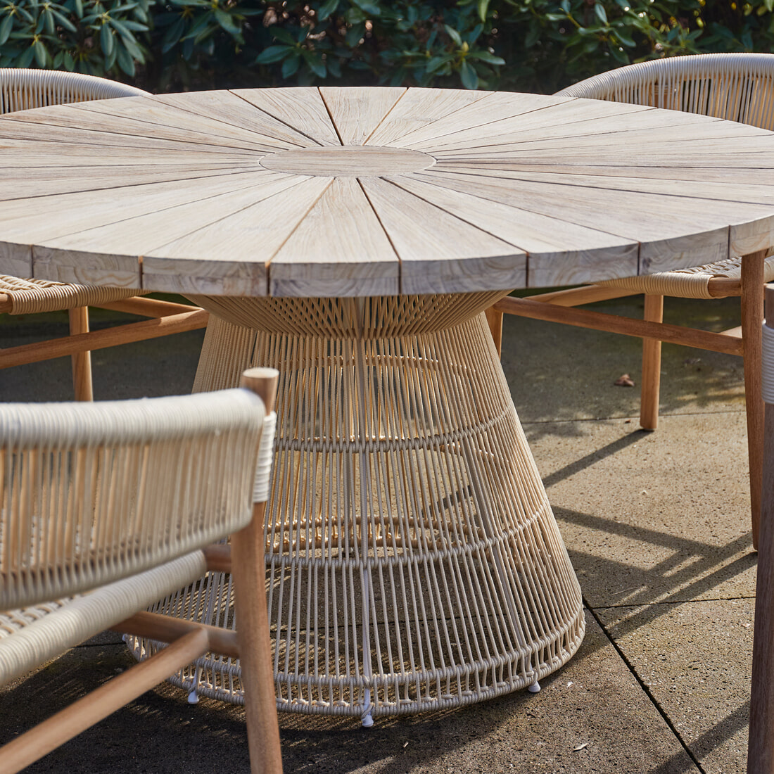 Rivièra Maison Ronde Tuintafel 'Saint Tropez' Teakhout en touw, 140cm