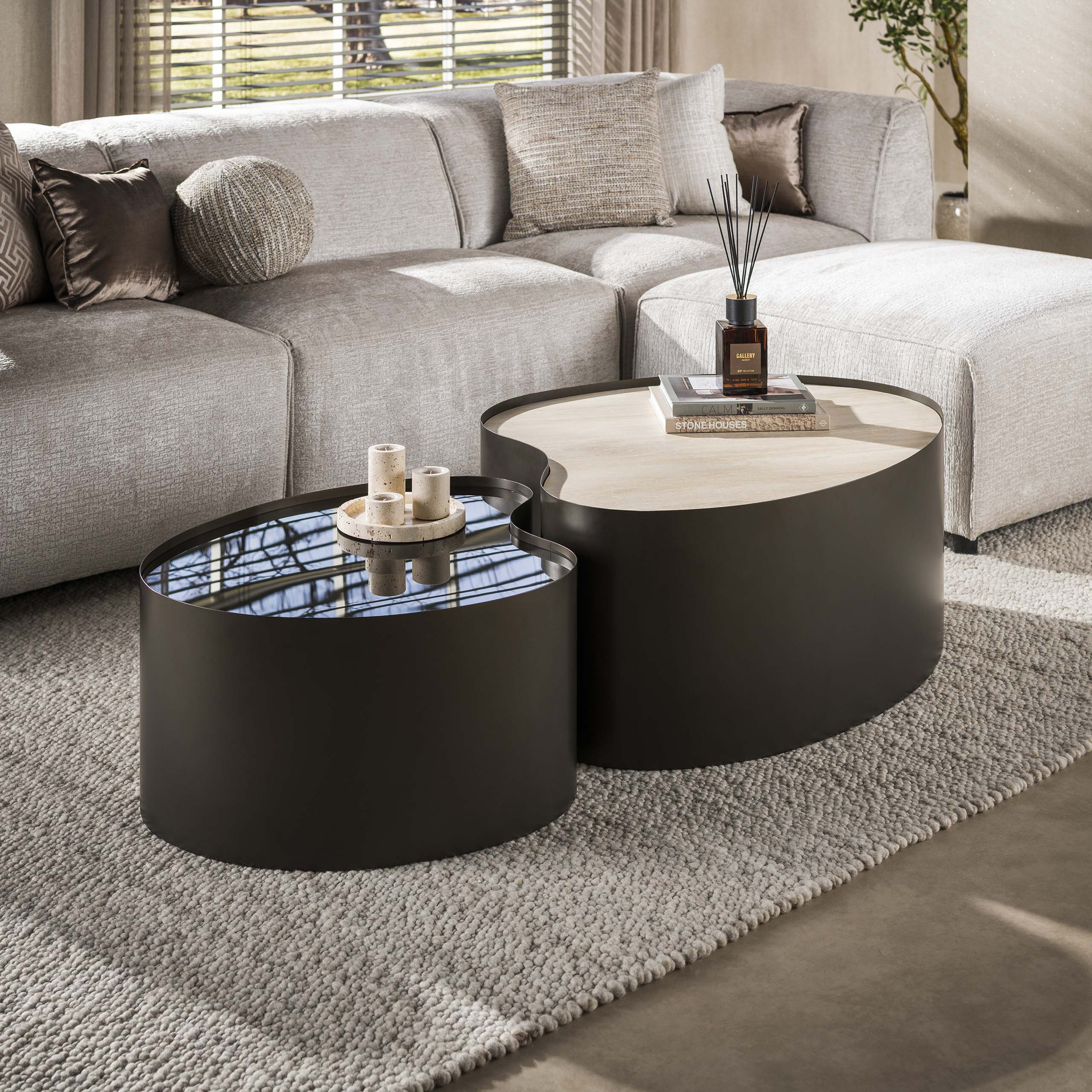 LifestyleFurn Organische Salontafel 'Kaity' Keramiek in Travertinlook en bruin glas, Set van 2 stuks