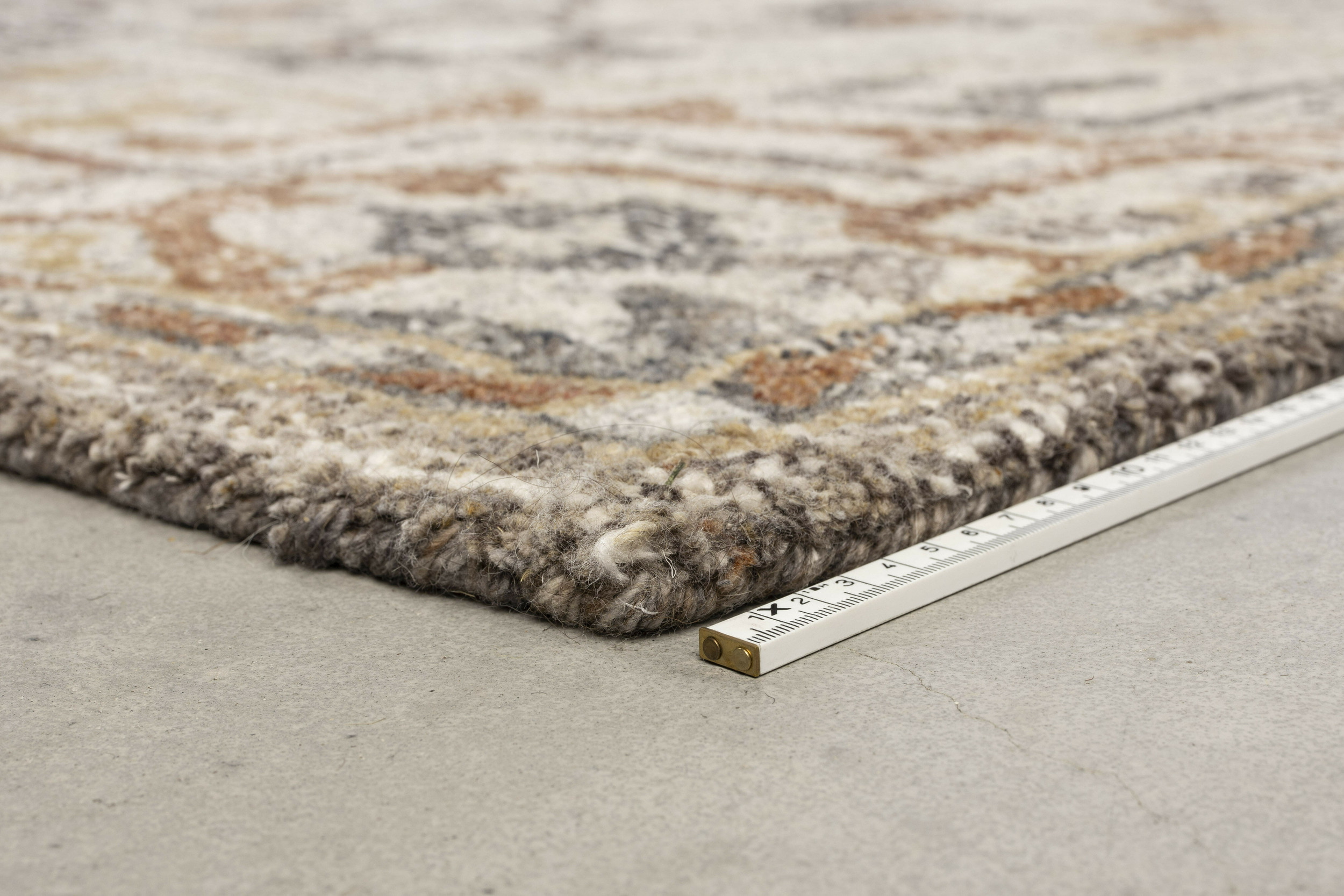 Dutchbone Vloerkleed 'Amori' 200 x 300cm, kleur Grijs
