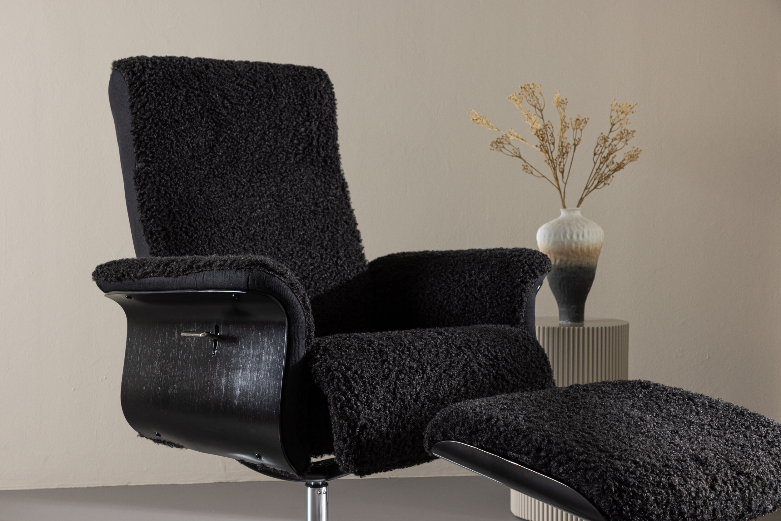 Nohr Fauteuil 'Arnoldo' Met voetenbank, Faux fur, kleur Zwart