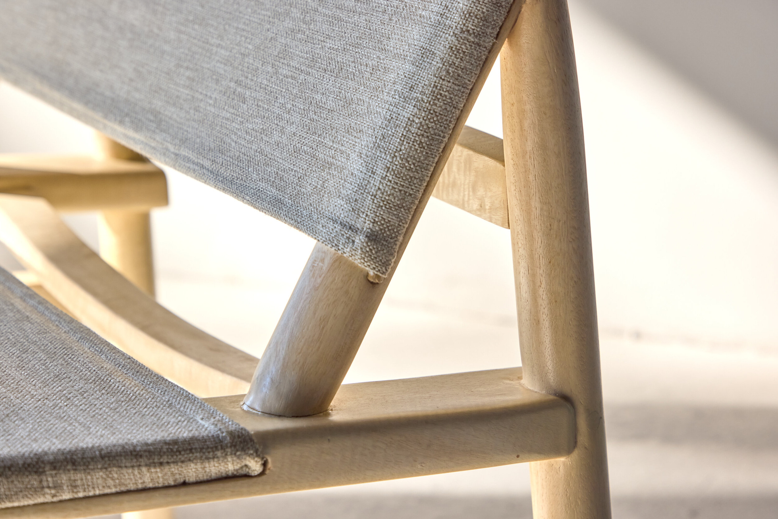 Nohr Fauteuil 'Sheyna' Mangohout, kleur Naturel/Grijs