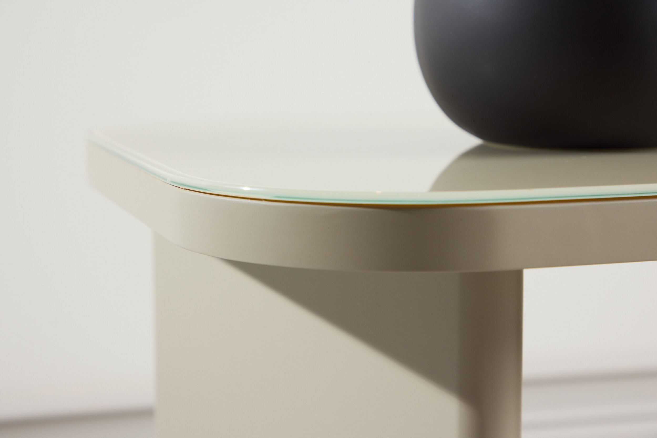 Nohr Organische Bijzettafel 'Jenea' Glas en MDF, 70 x 45cm, kleur Beige