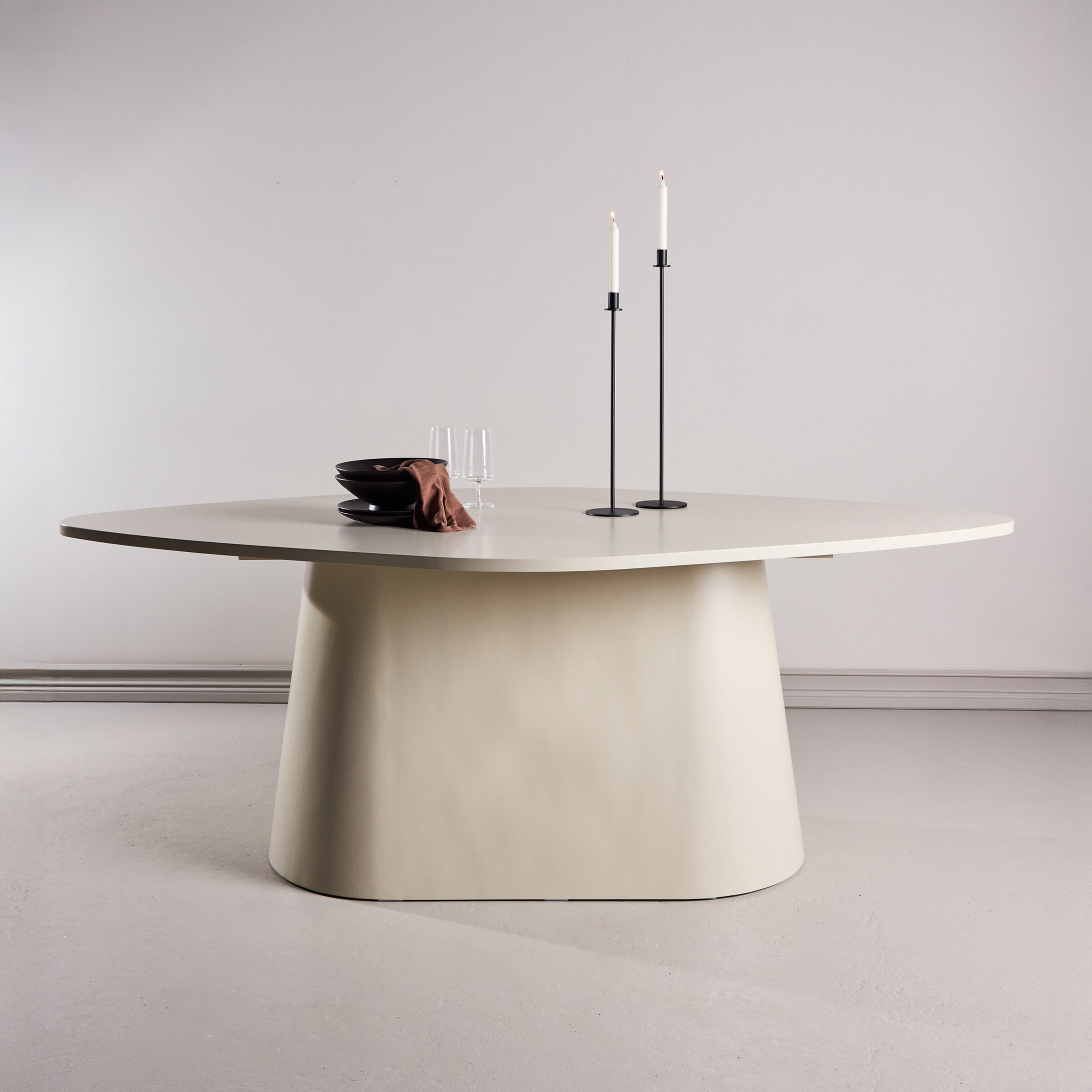 Nohr Organische Eettafel Borden Diamantvorm, 210 x 110cm - Beige - Ovaal