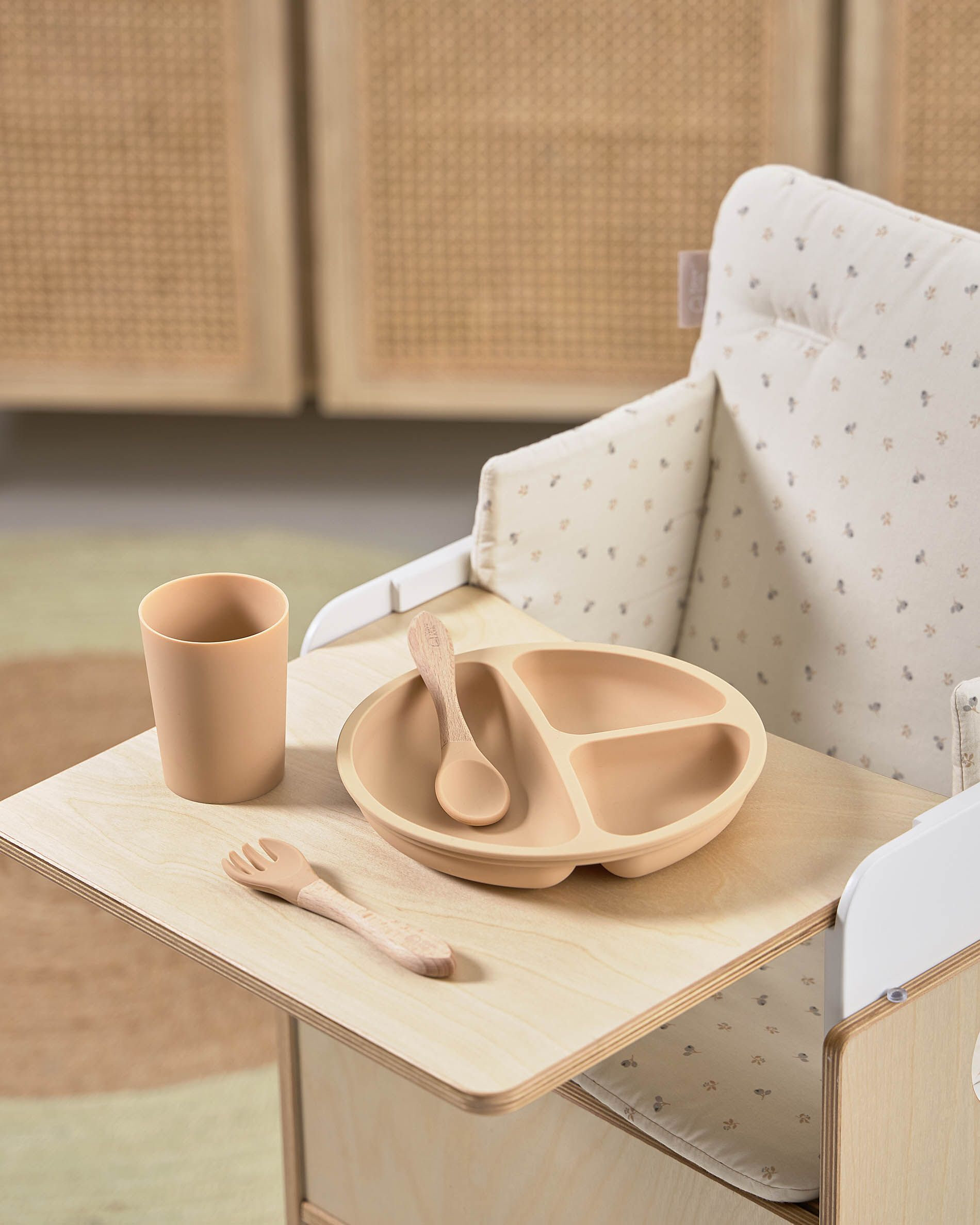 Kave Home Dienblad 'Nuun' t.b.v. kinderstoel