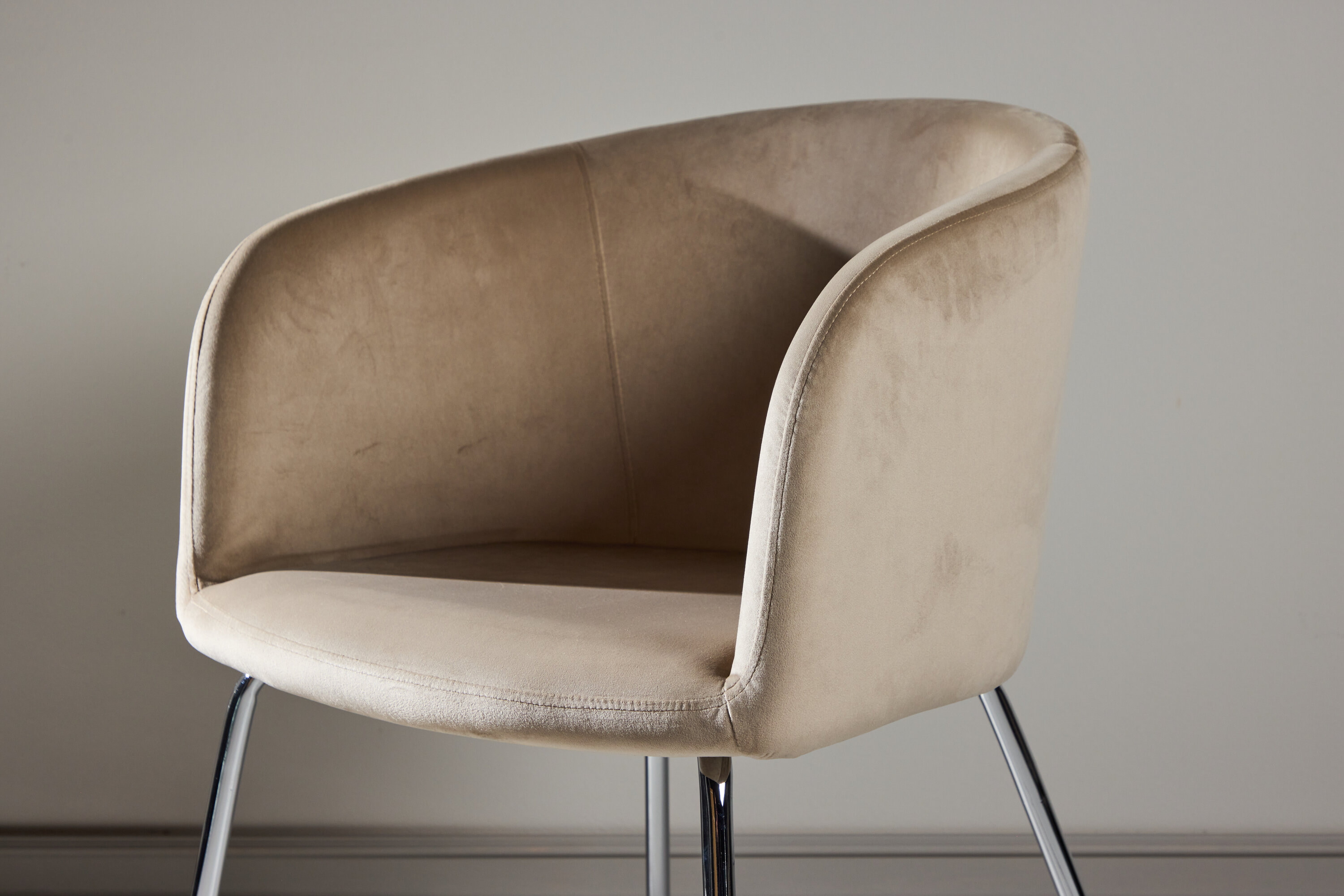 Nohr Eetkamerstoel 'Karna' Velvet, kleur Beige/Zilver