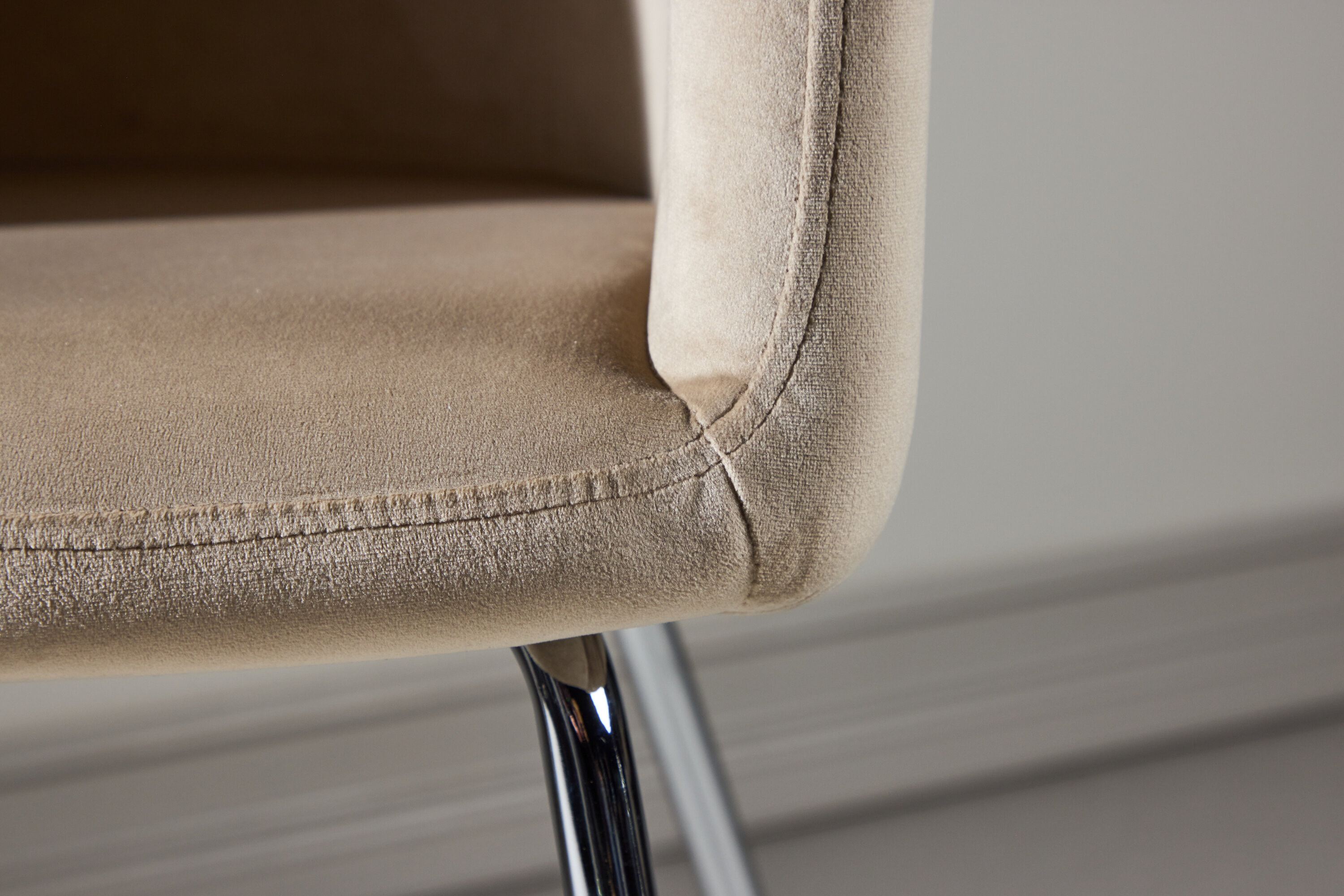 Nohr Eetkamerstoel 'Karna' Velvet, kleur Beige/Zilver