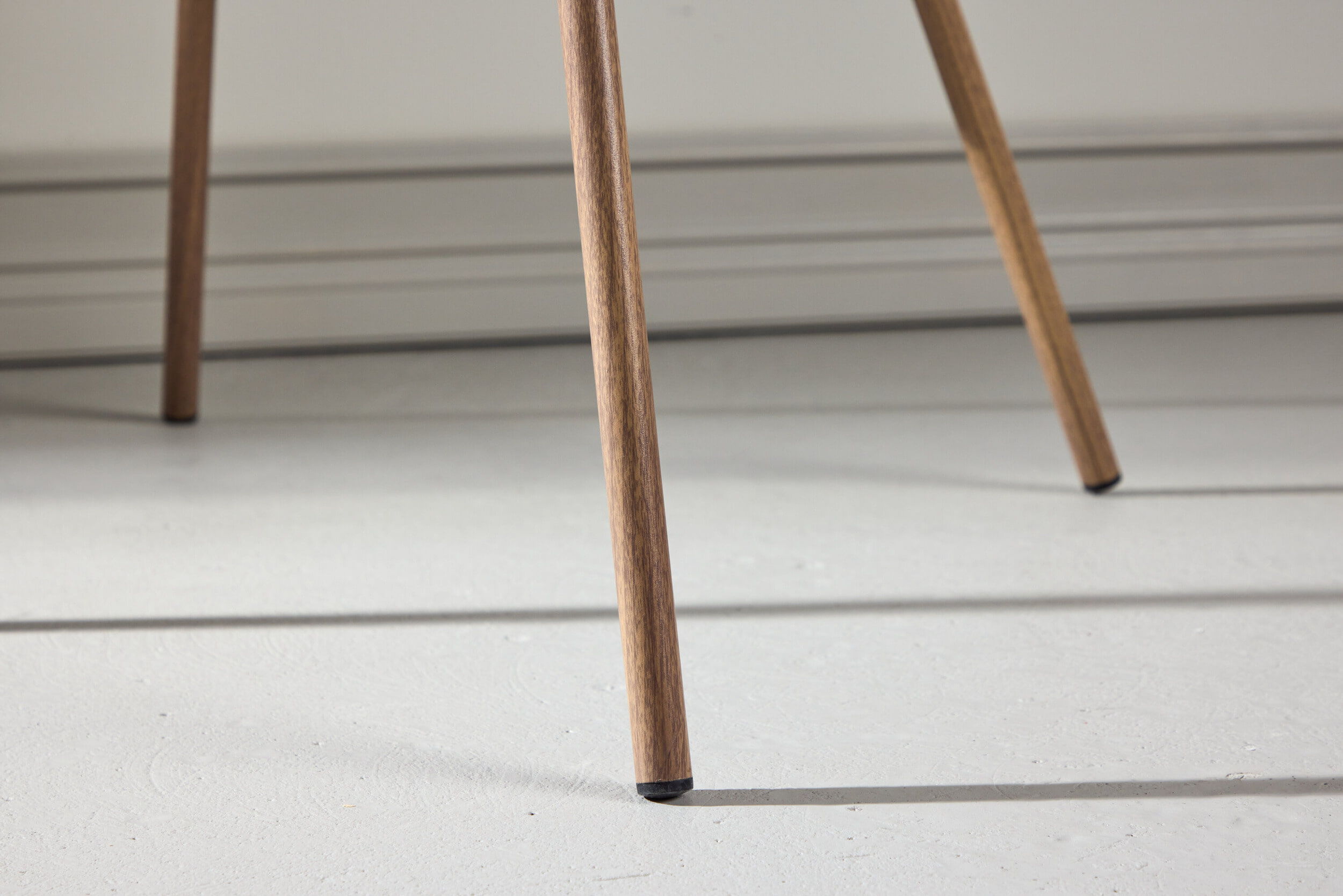 Nohr Eetkamerstoel 'Karna' Velvet, kleur Crème/Walnoot