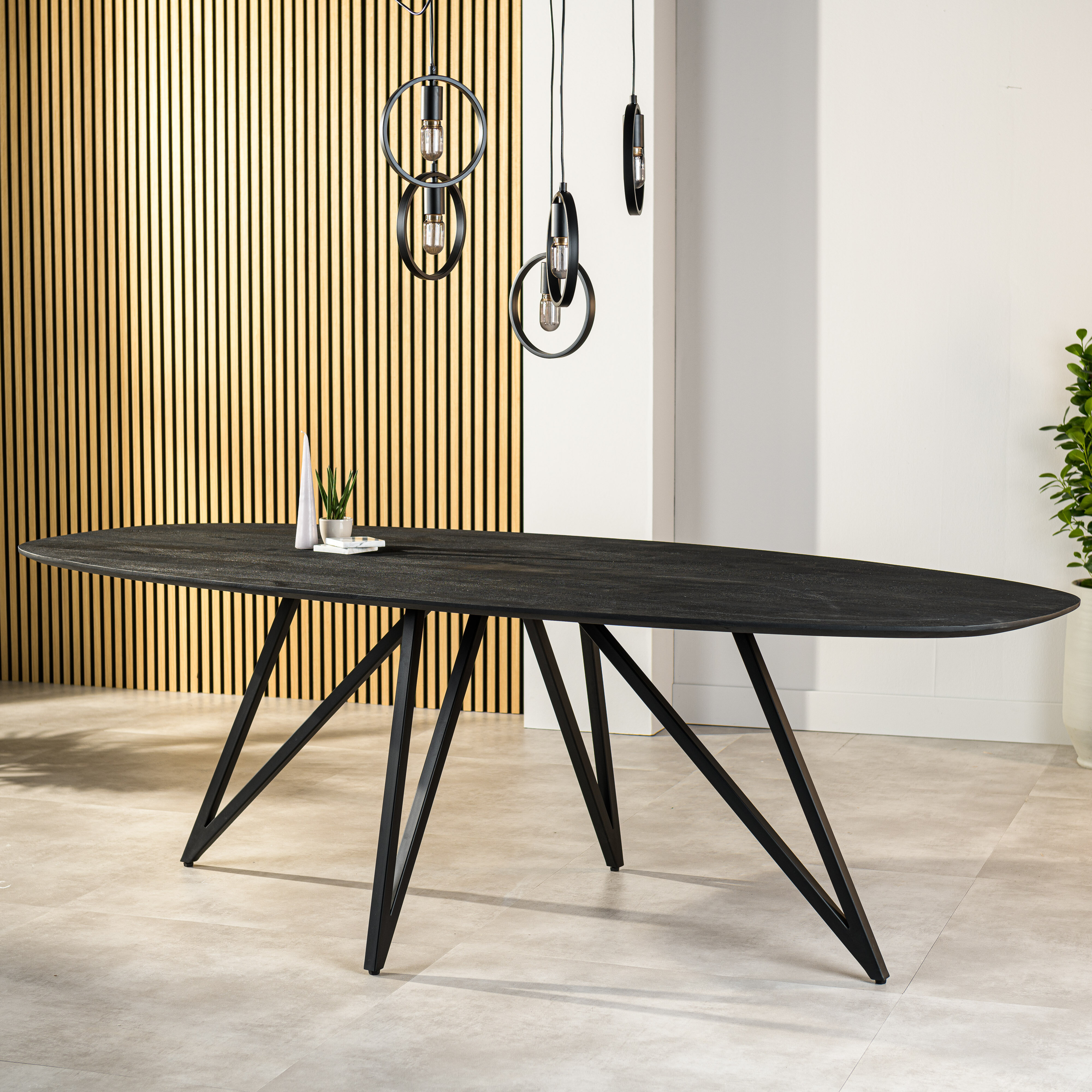 BASE Ovale Eettafel 'Keiko' Acaciahout, 240 x 110cm, kleur Zwart