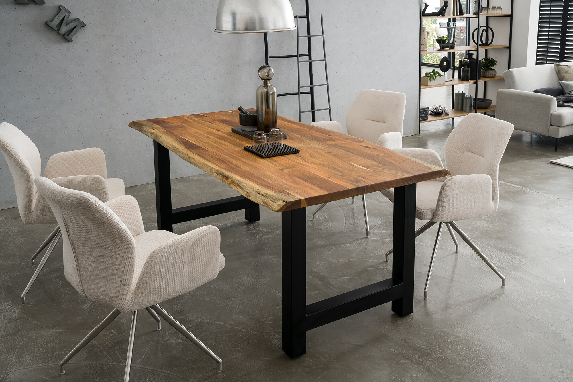 Artistiq Living Eettafel 'Karri' H-poot, Acaciahout, 240 x 110cm