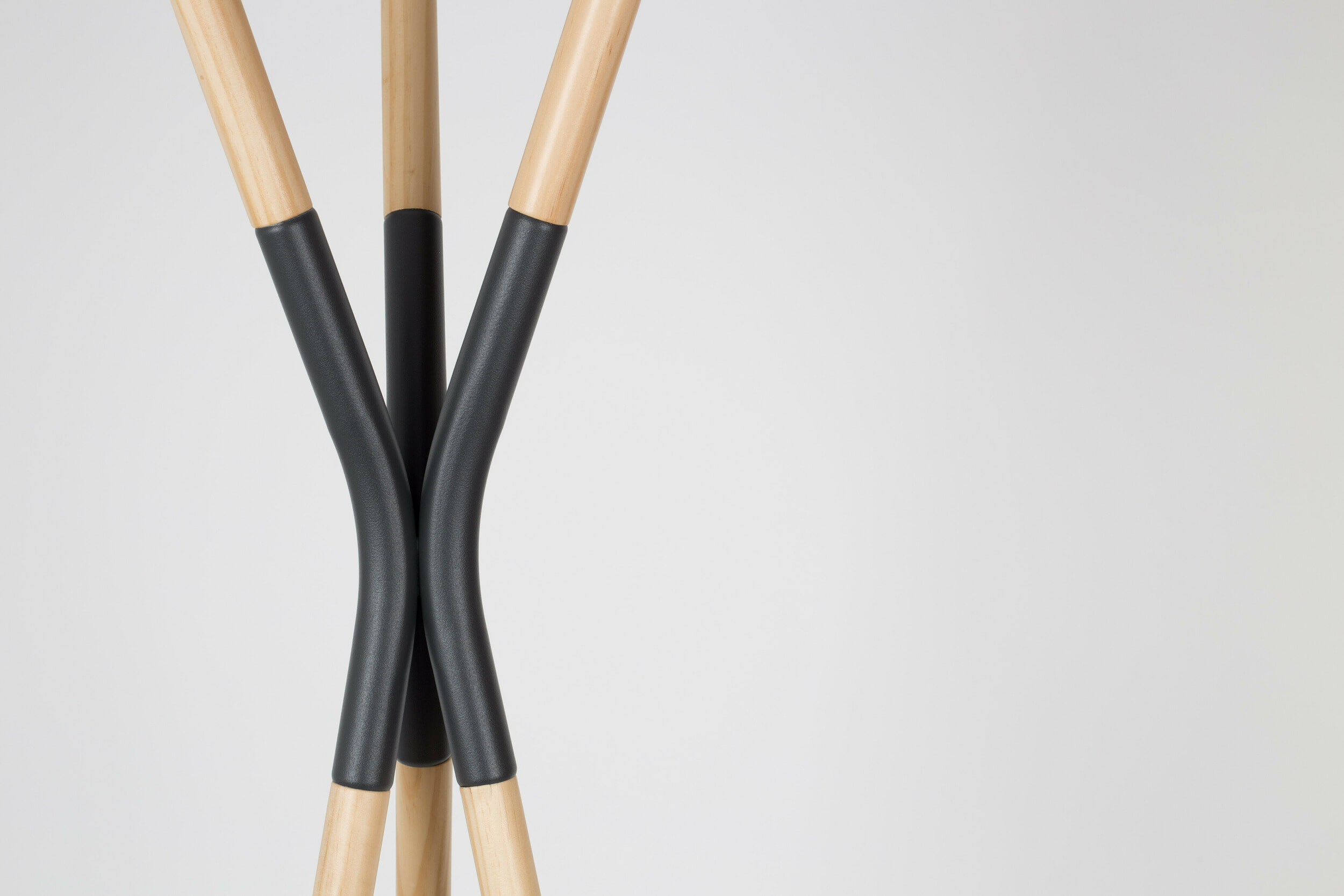Zuiver Kapstok 'Pinnacle' 176cm hoog, kleur Donkergrijs/Naturel