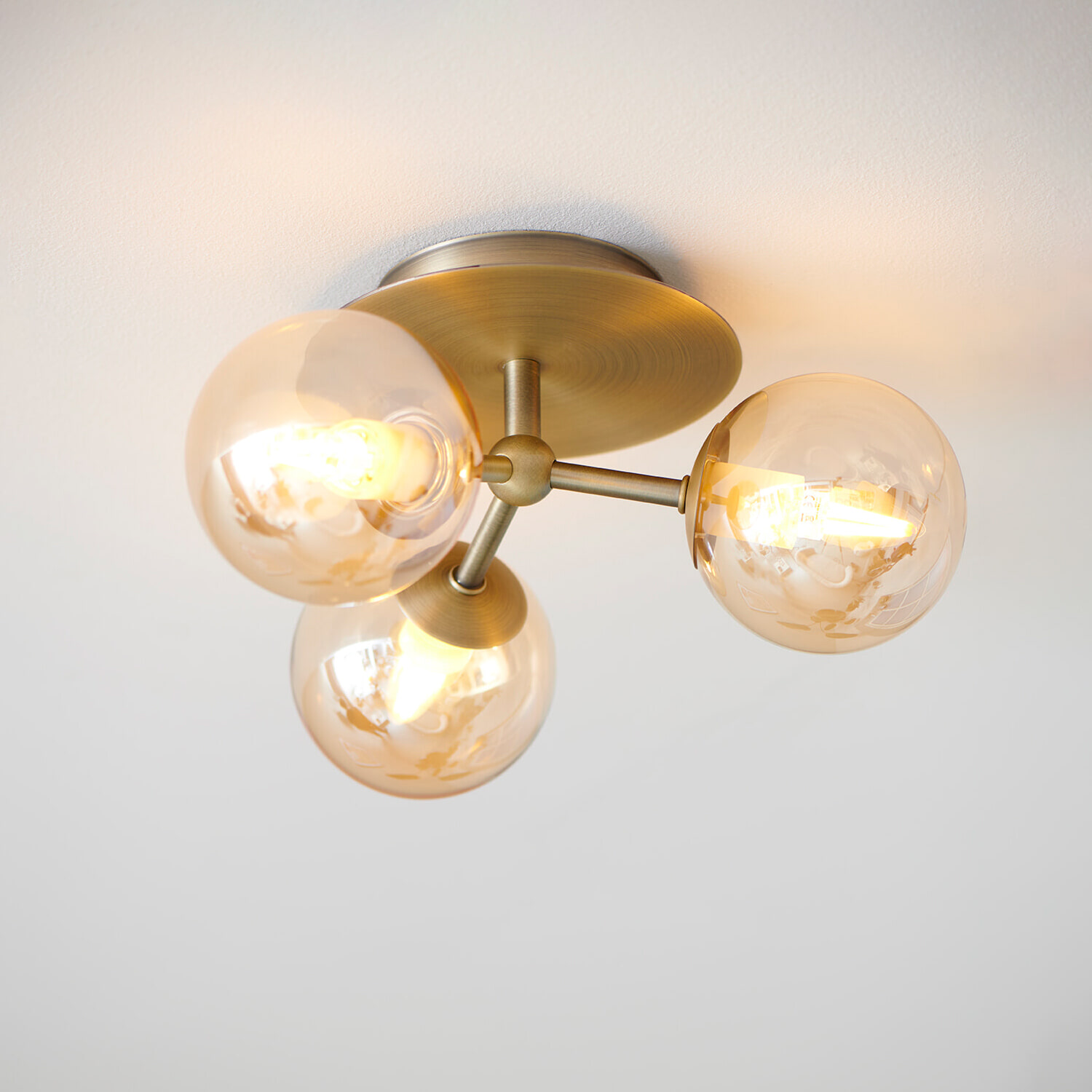 Halo Design Plafondlamp Atom - Messing / Amber