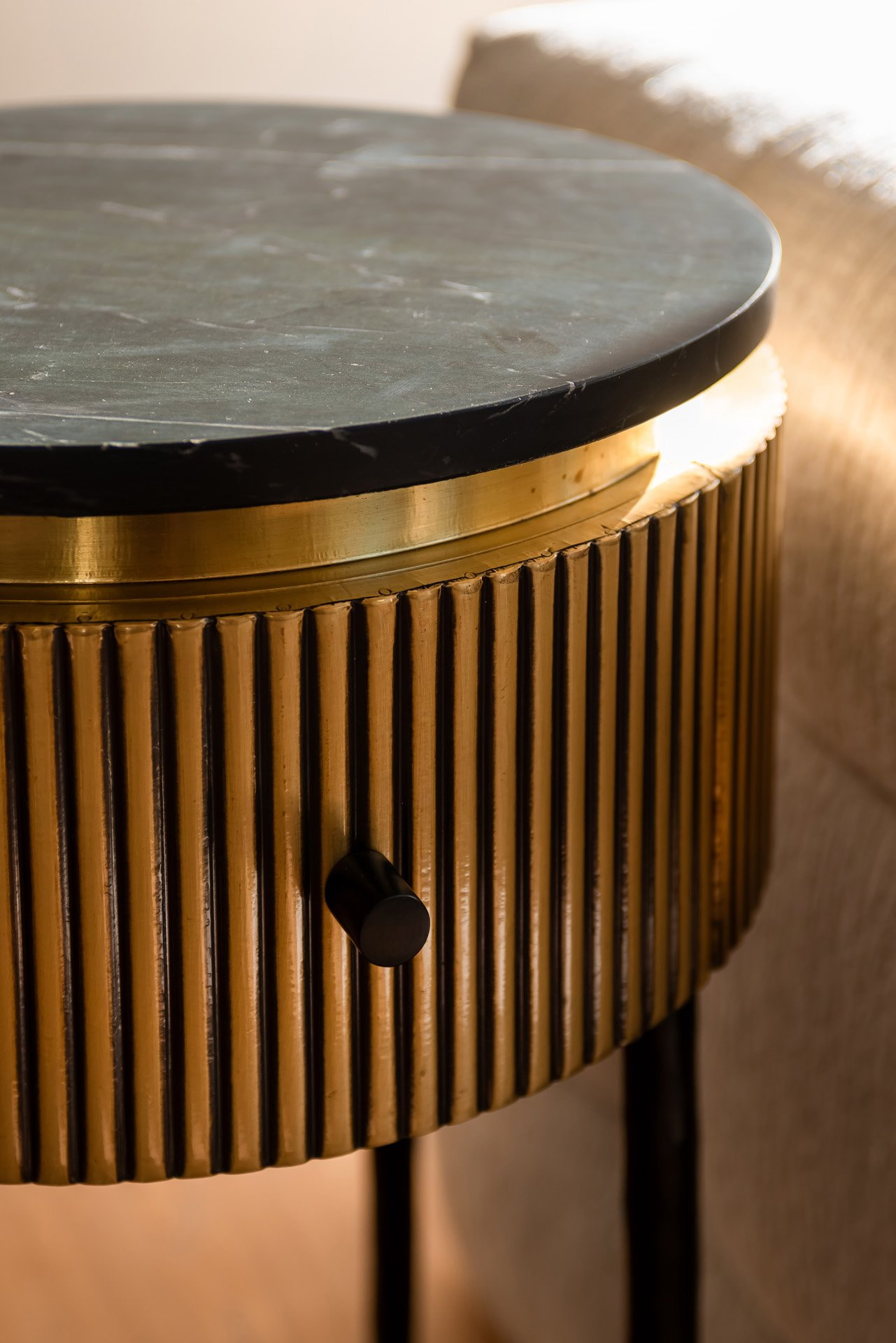 Richmond Bijzettafel/Nachtkastje 'Ironville' Marmer en Brass, 40cm