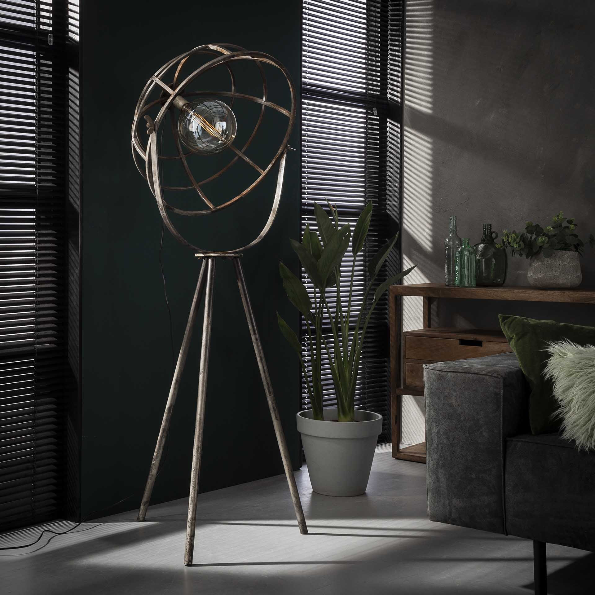 Industriele Vloerlamp 'Strother' 165cm hoog Industriele Vloerlamp 'Strother' 165cm hoog