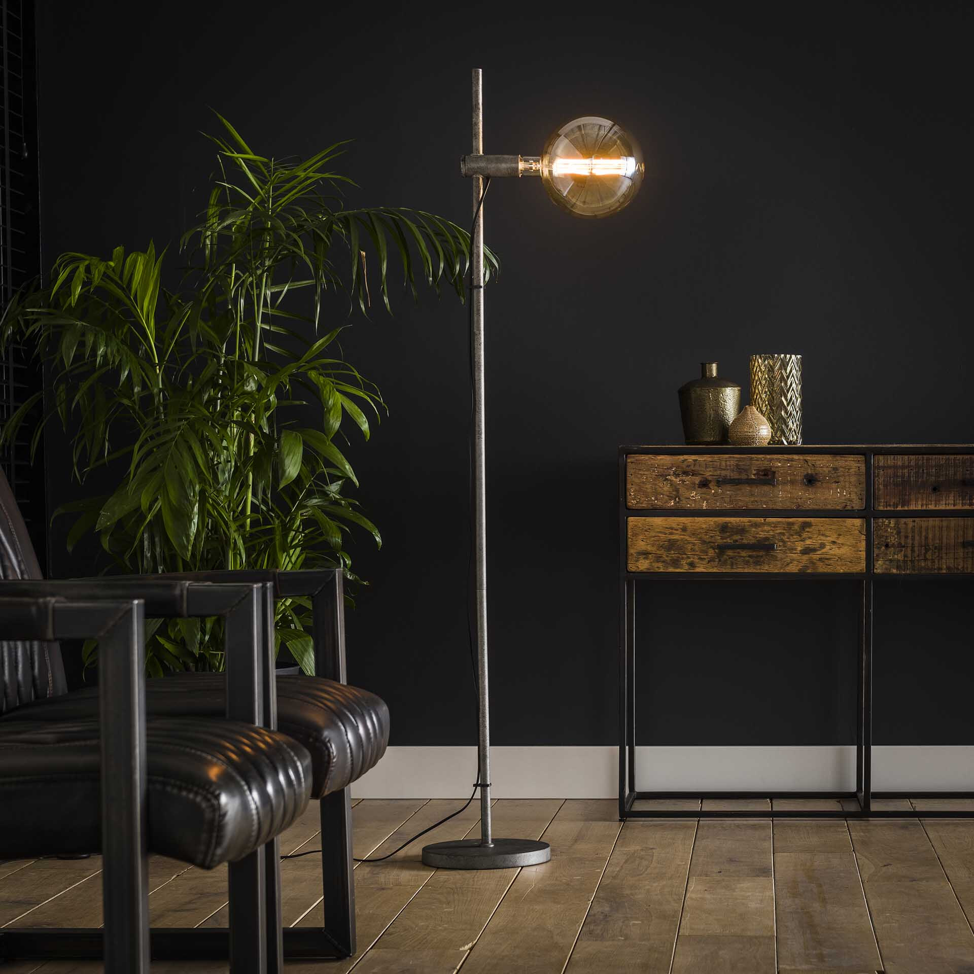 Vloerlamp 'Bel' kleur Oud Zilver Vloerlamp 'Bel' kleur Oud Zilver