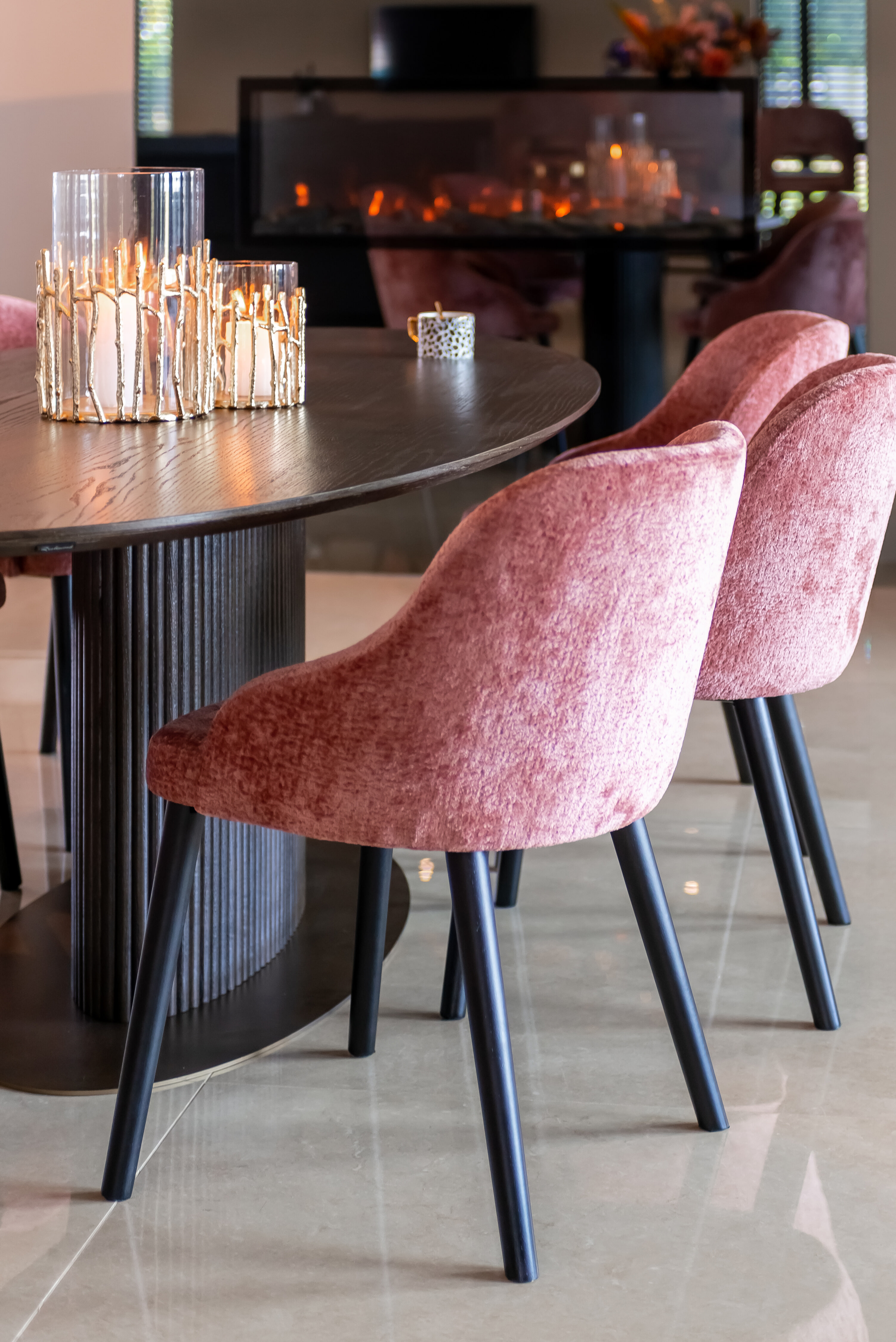 Richmond Ovale Eettafel 'Luxor' Eikenhout, 235 x 110cm, kleur donkerbruin