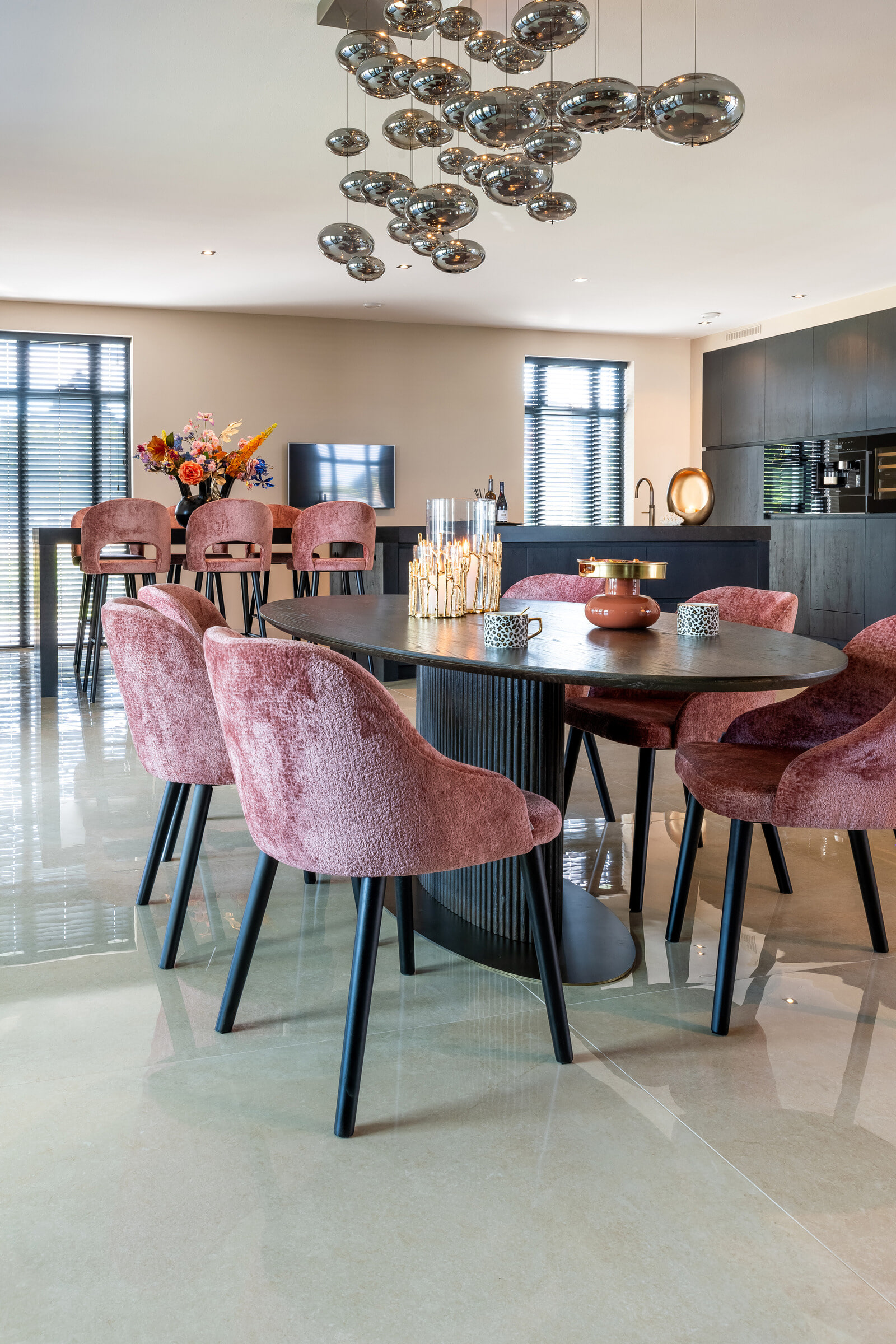 Richmond Ovale Eettafel 'Luxor' Eikenhout, 235 x 110cm, kleur donkerbruin