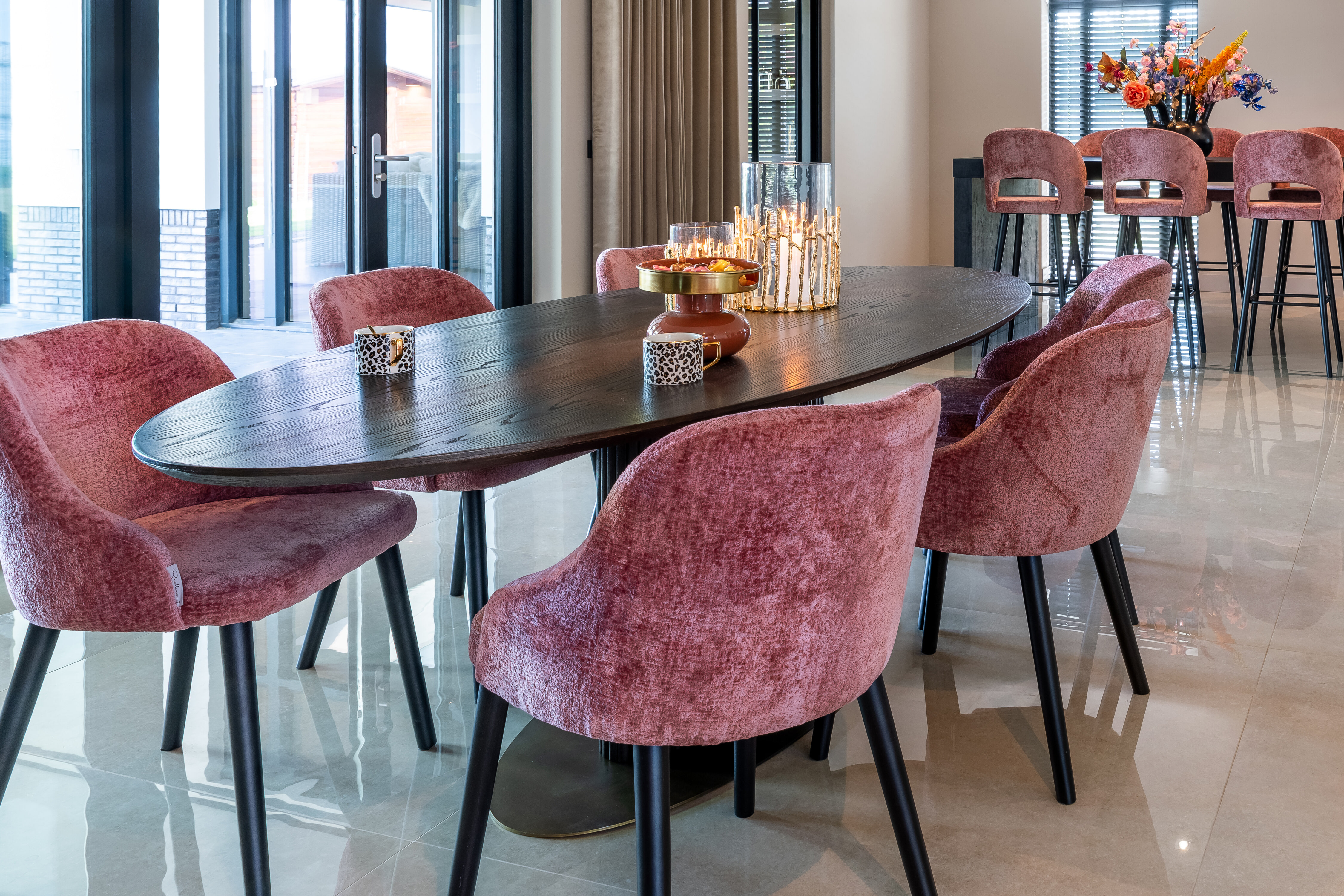 Richmond Ovale Eettafel 'Luxor' Eikenhout, 235 x 110cm, kleur donkerbruin