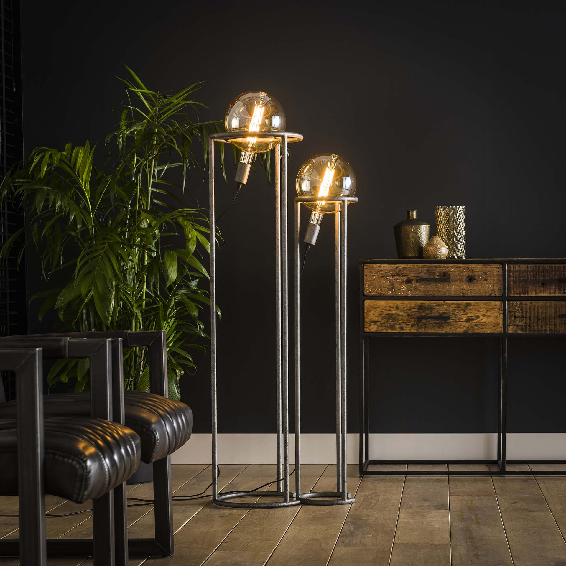 Vloerlamp 'Kerri' 2-lamps, Ø200mm, kleur Oud Zilver Vloerlamp 'Kerri' 2-lamps, Ø200mm, kleur Oud Zilver