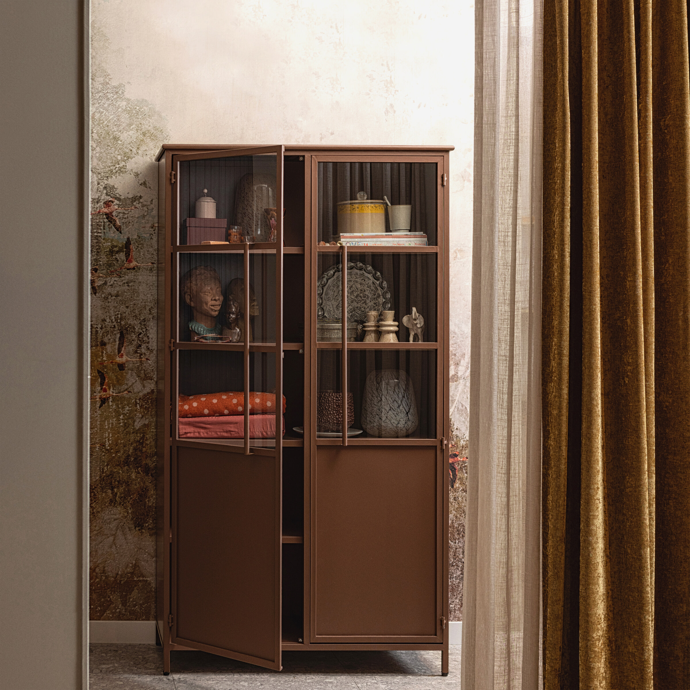 WOOOD Vitrinekast 'Exhibit' 170 x 99cm, kleur Tan