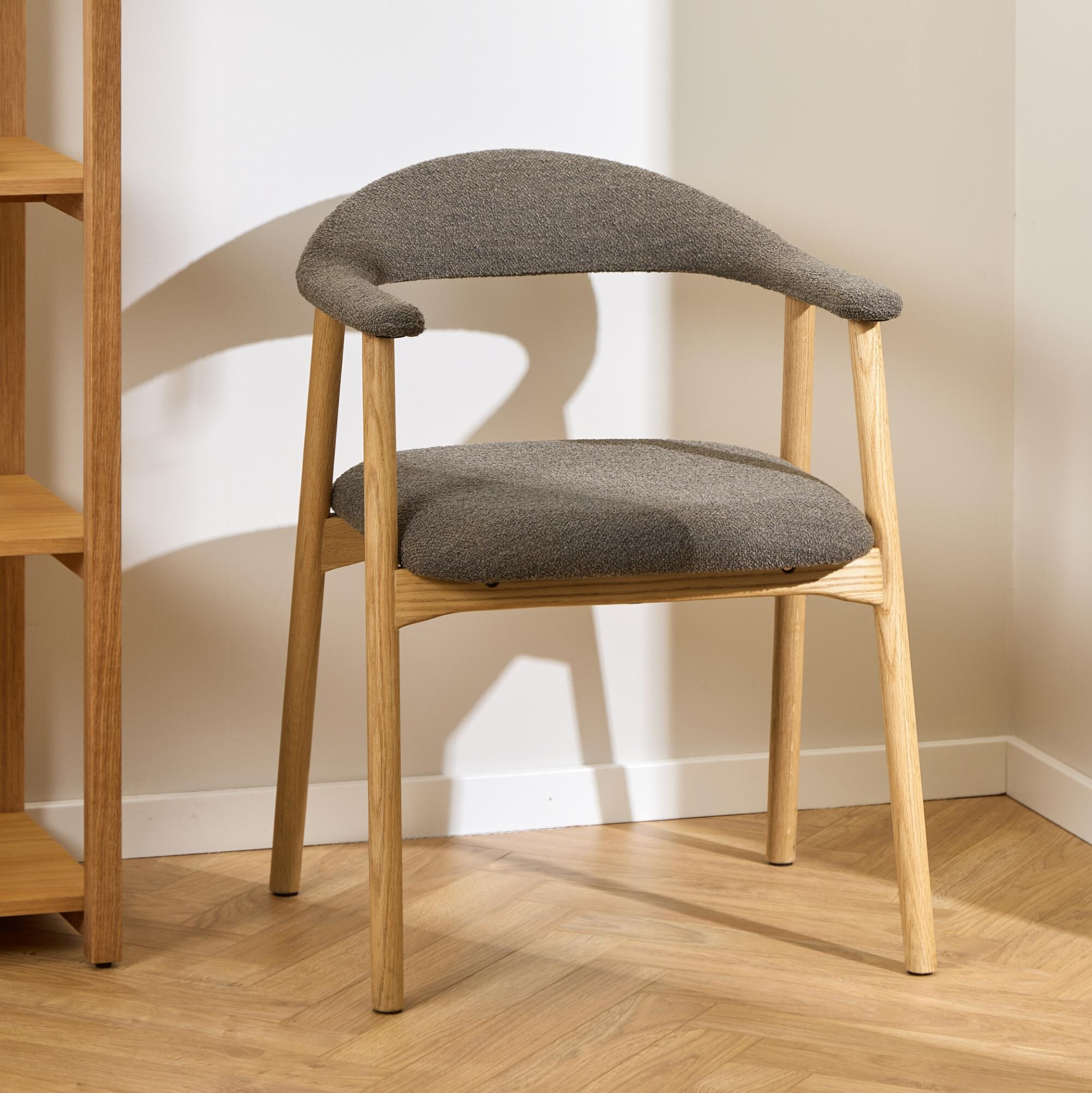 Bendt Eetkamerstoel Gerado Eikenhout en Bouclé - Taupe - Japandi