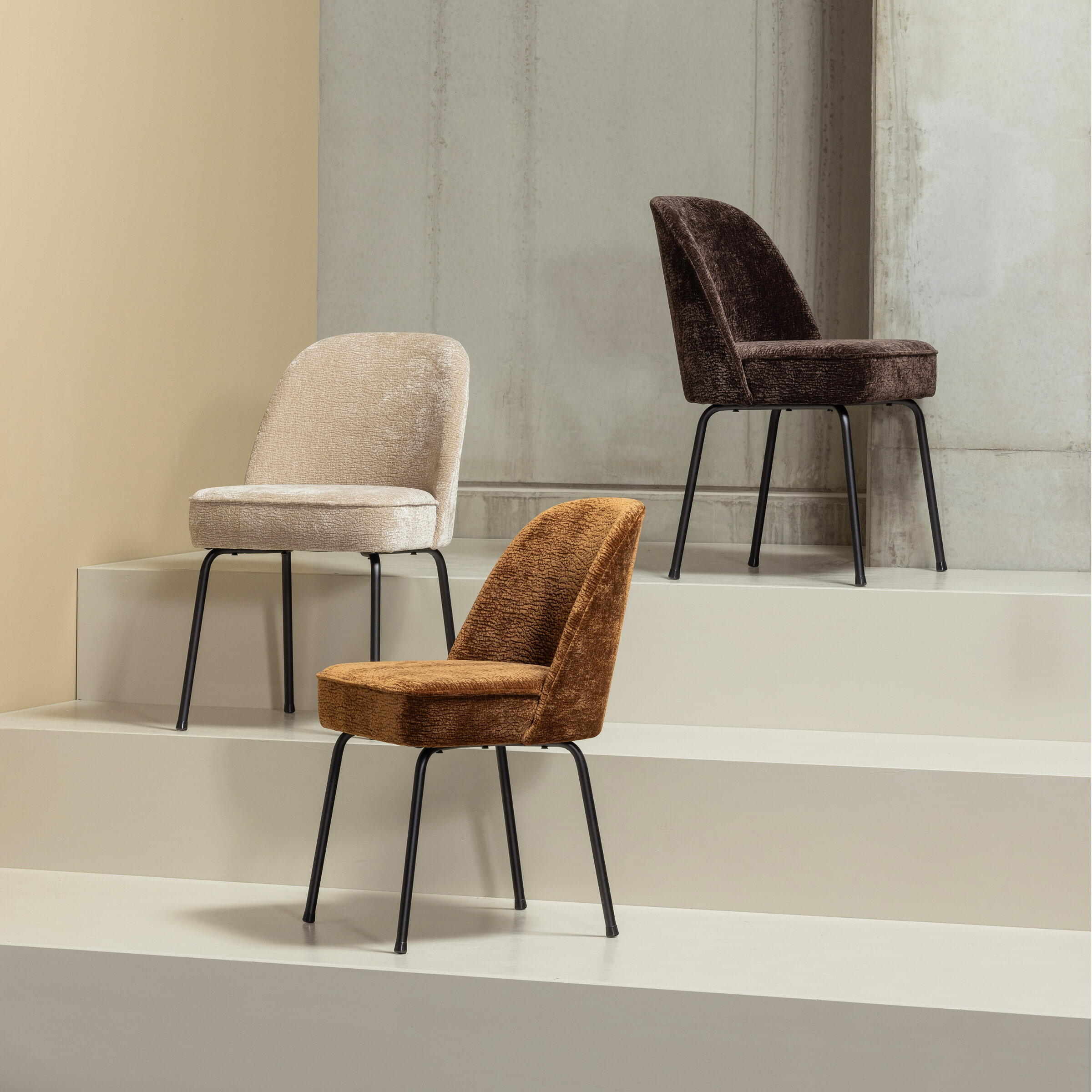 WOOOD Eetkamerstoel 'Vogue' Chenille, kleur Zand