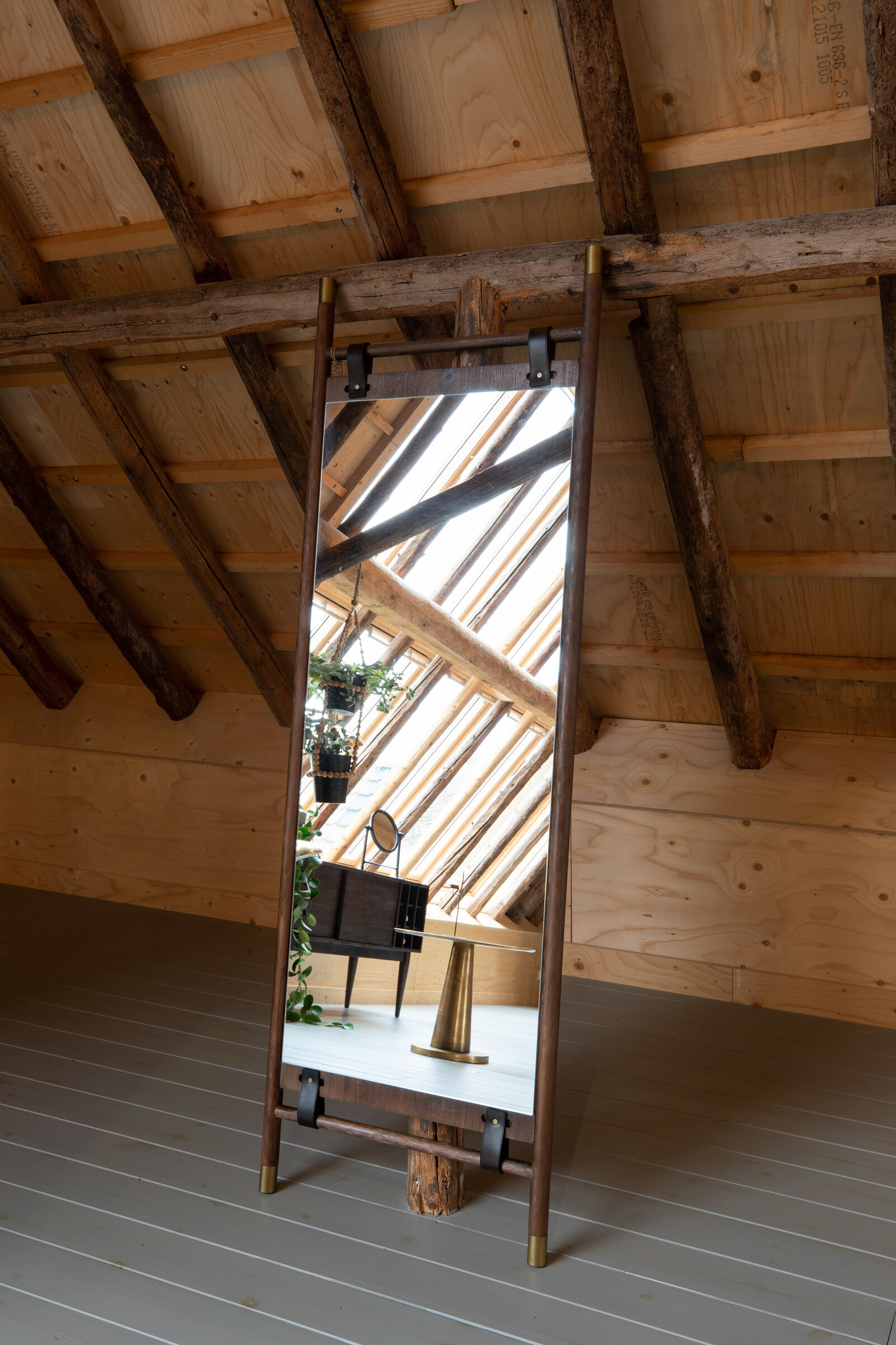 Dutchbone Spiegel 'Riva' 180 x 59.5cm, beukenhout / leer / messing
