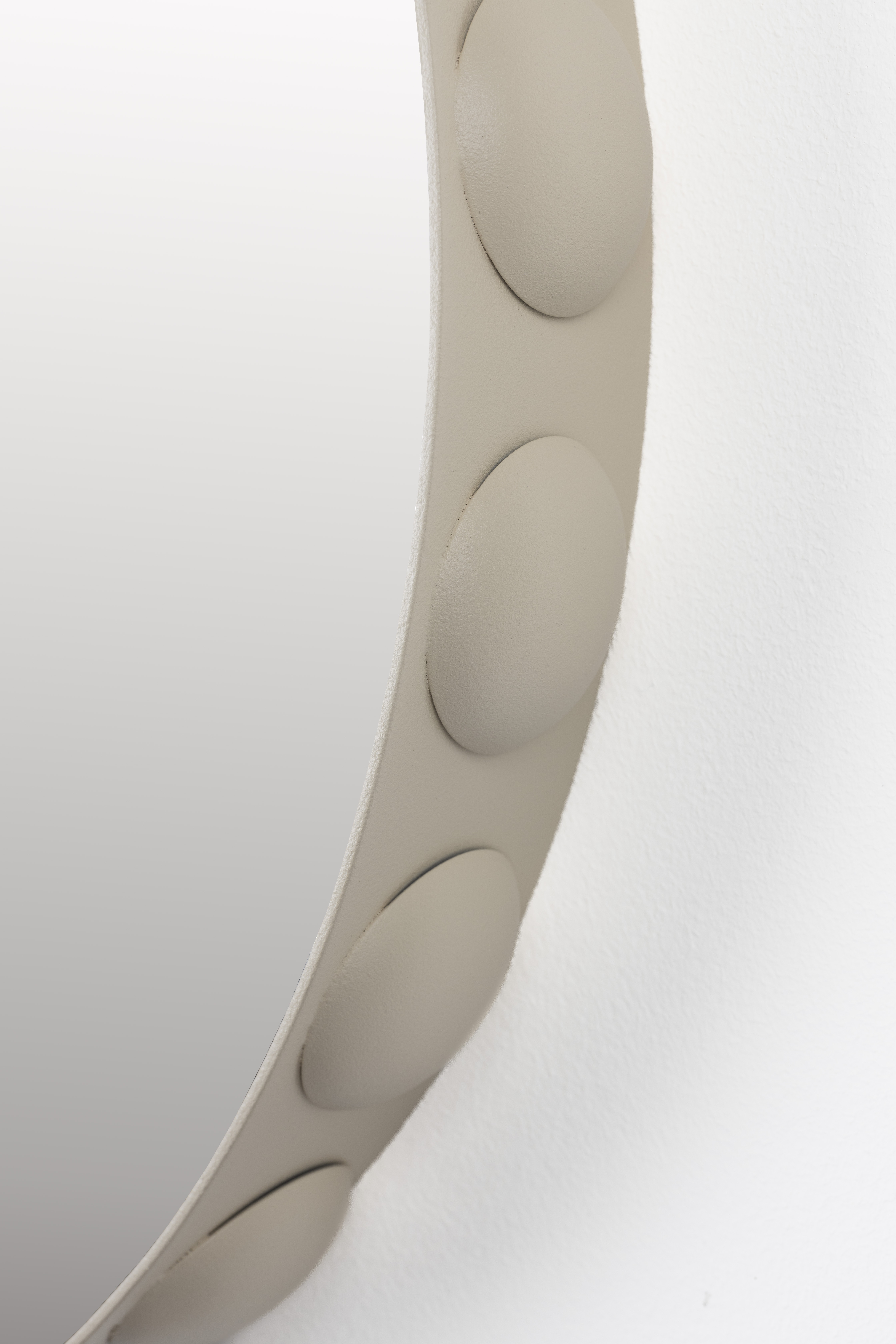 Zuiver Ronde Spiegel 'Bubbles' 50cm, kleur Beige