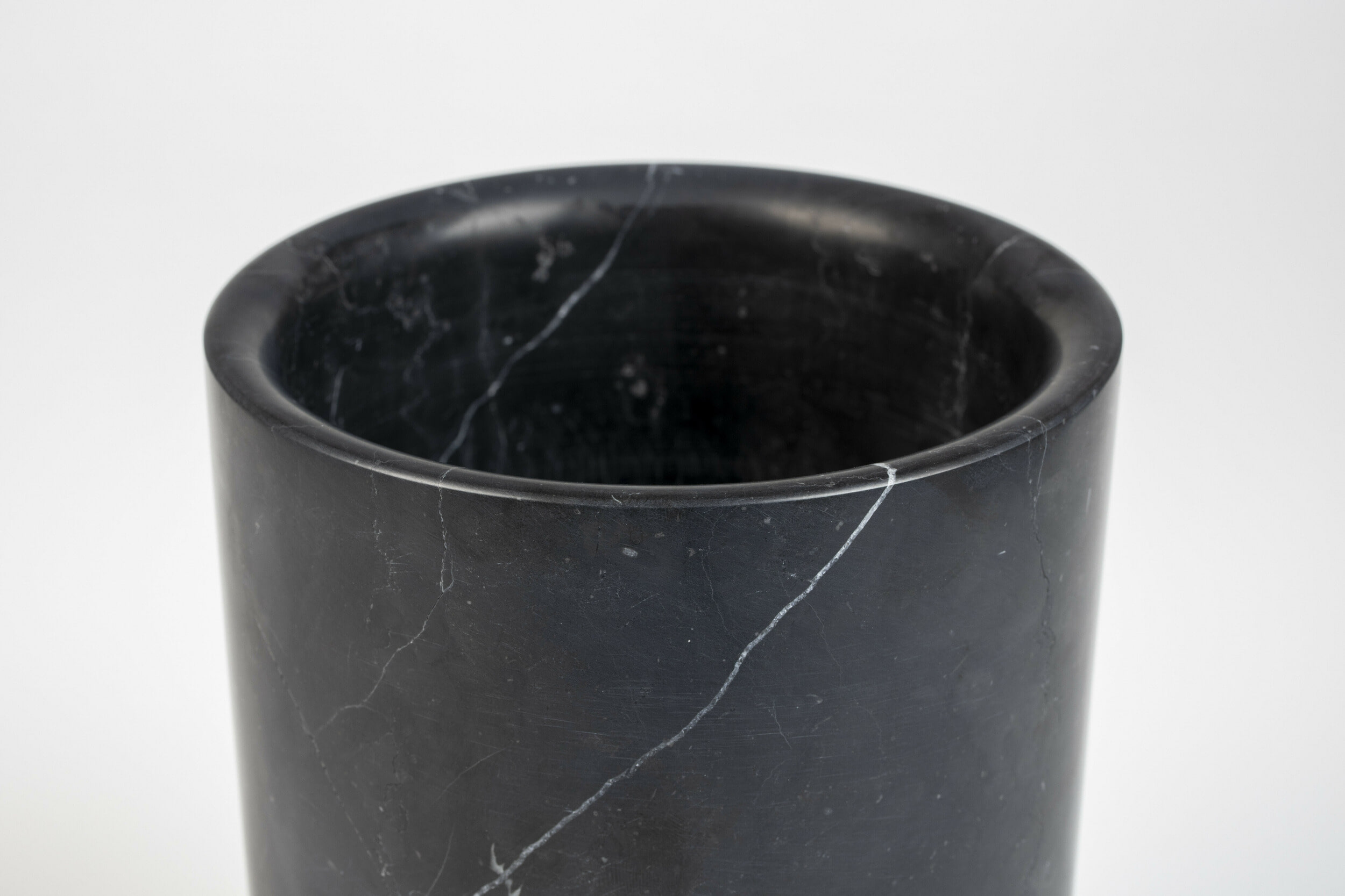 Zuiver Vaas 'Fajen' Marmer, 25cm hoog, kleur Zwart