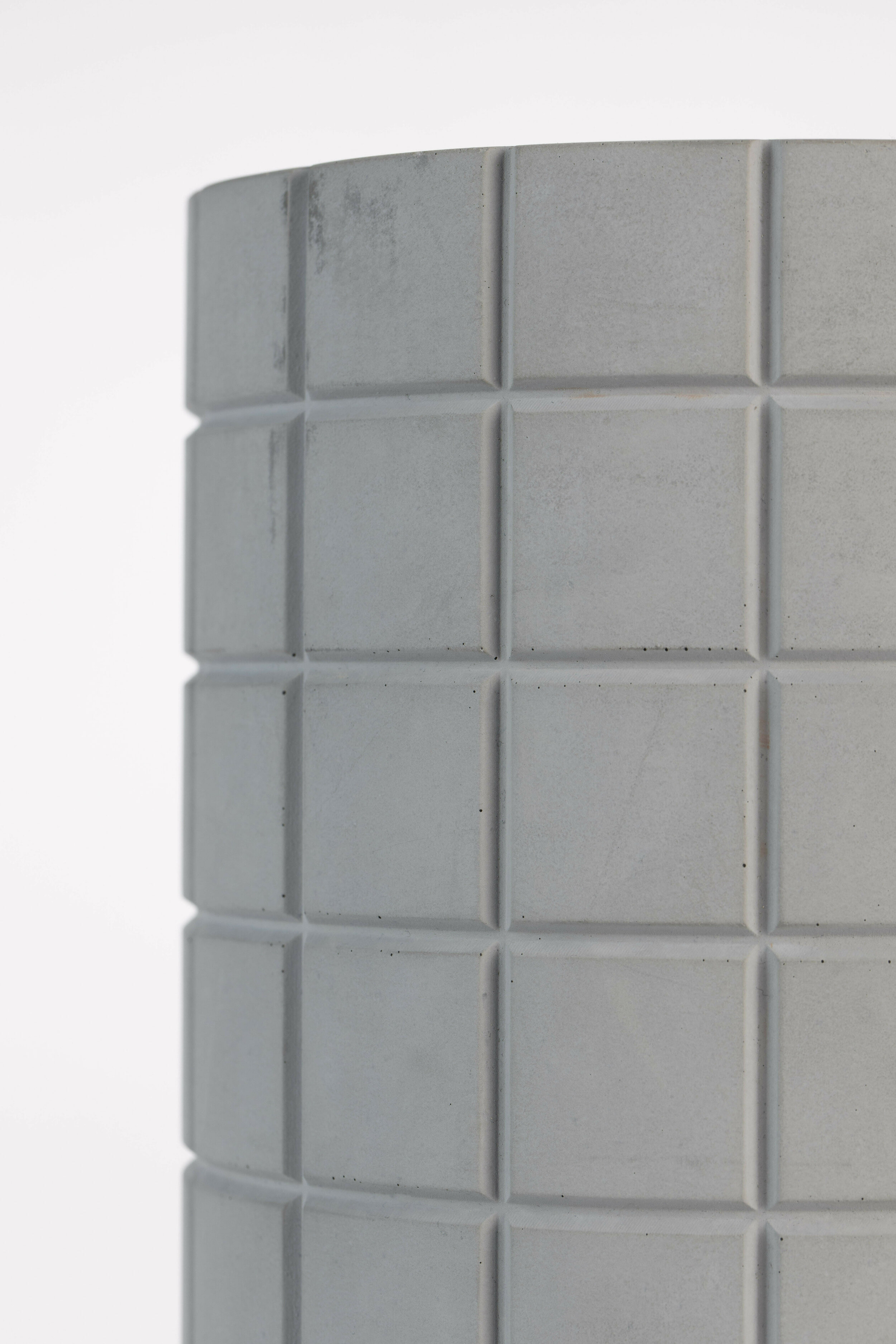 Zuiver Vaas 'Fajen' Beton, 26cm hoog, kleur Grijs