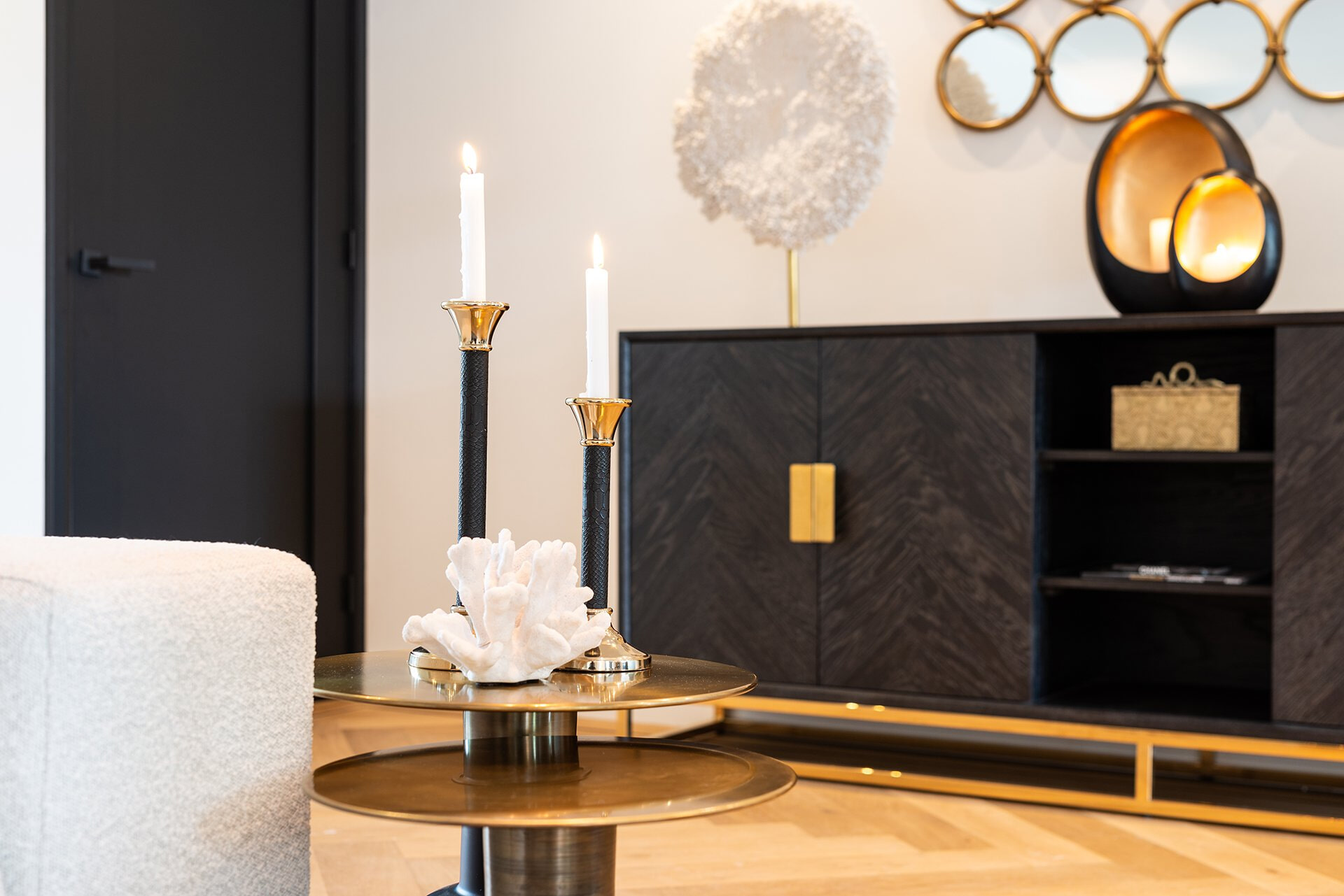 Richmond Dressoir 'Blackbone' Eiken, kleur Zwart / Goud, 225cm