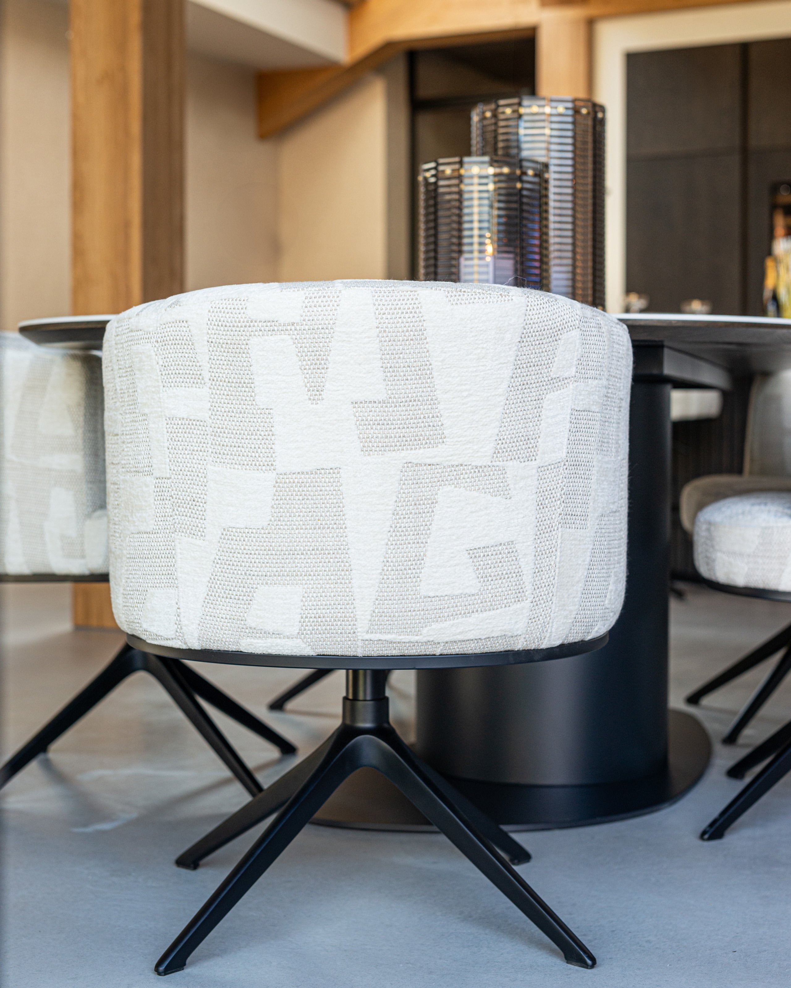 Richmond Draaibare Eetkamerstoel 'Cheyenne' Graffic stof, kleur Beige