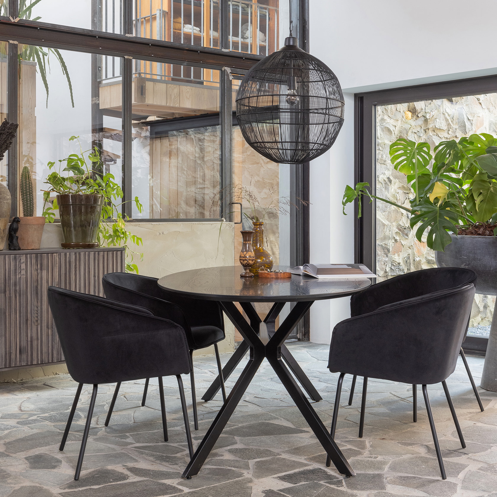 WOOOD Ovale Eettafel 'Bruno' 220 x 100cm, kleur zwart
