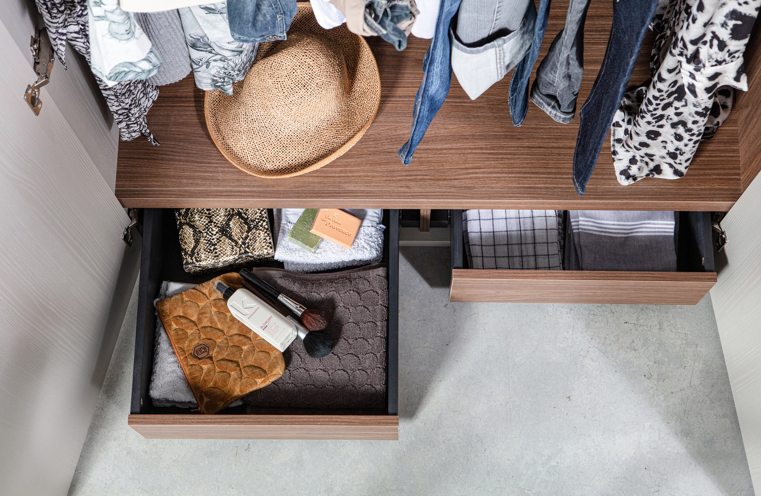WOOOD Kledingkast 'Rens' 3-deurs, kleur Pebble Grey